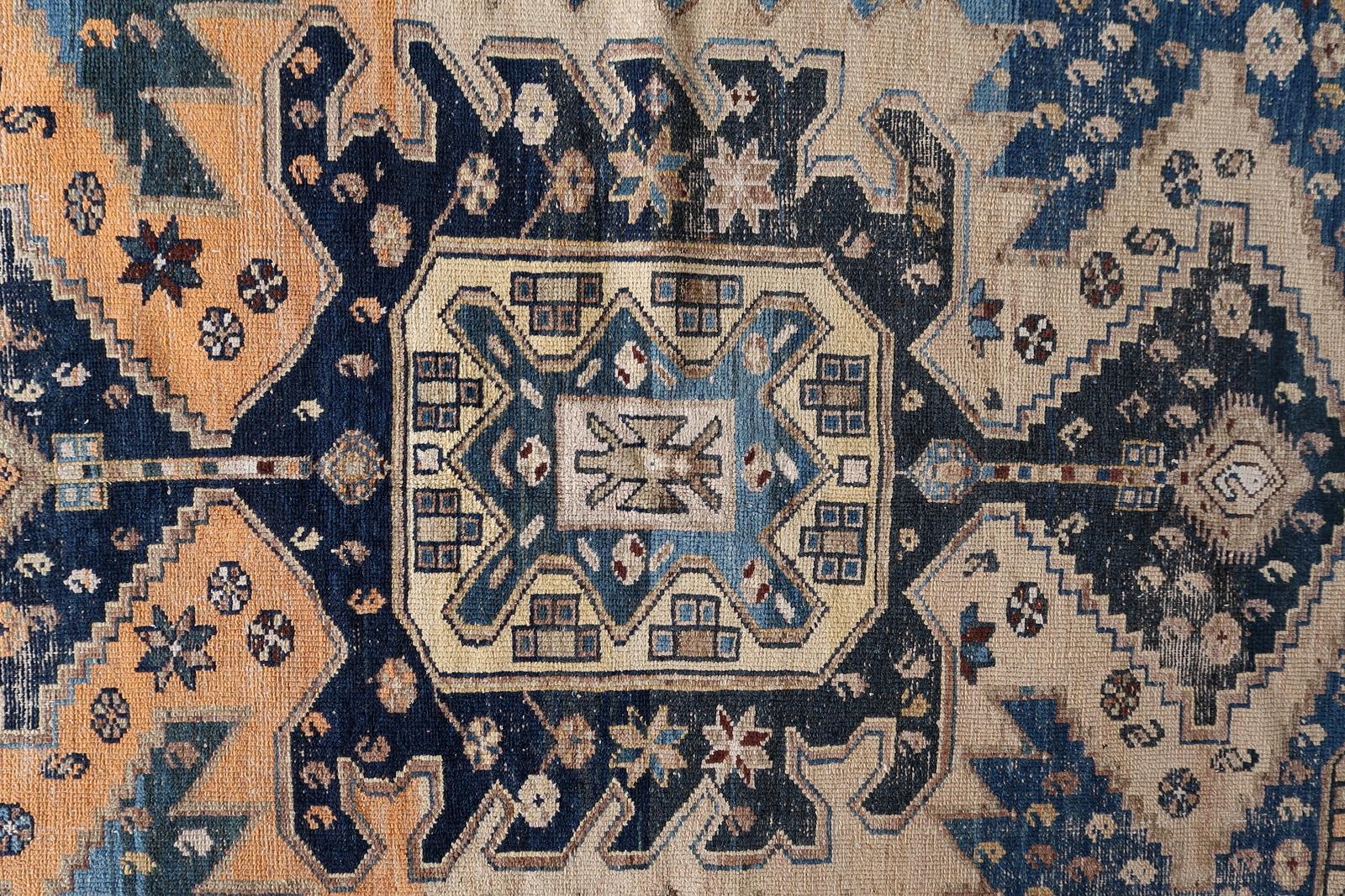 Handgefertigter antiker kaukasischer Schirwan-Teppich 4.1' x 6.2', 1900er Jahre - 1C1138 (Wolle) im Angebot