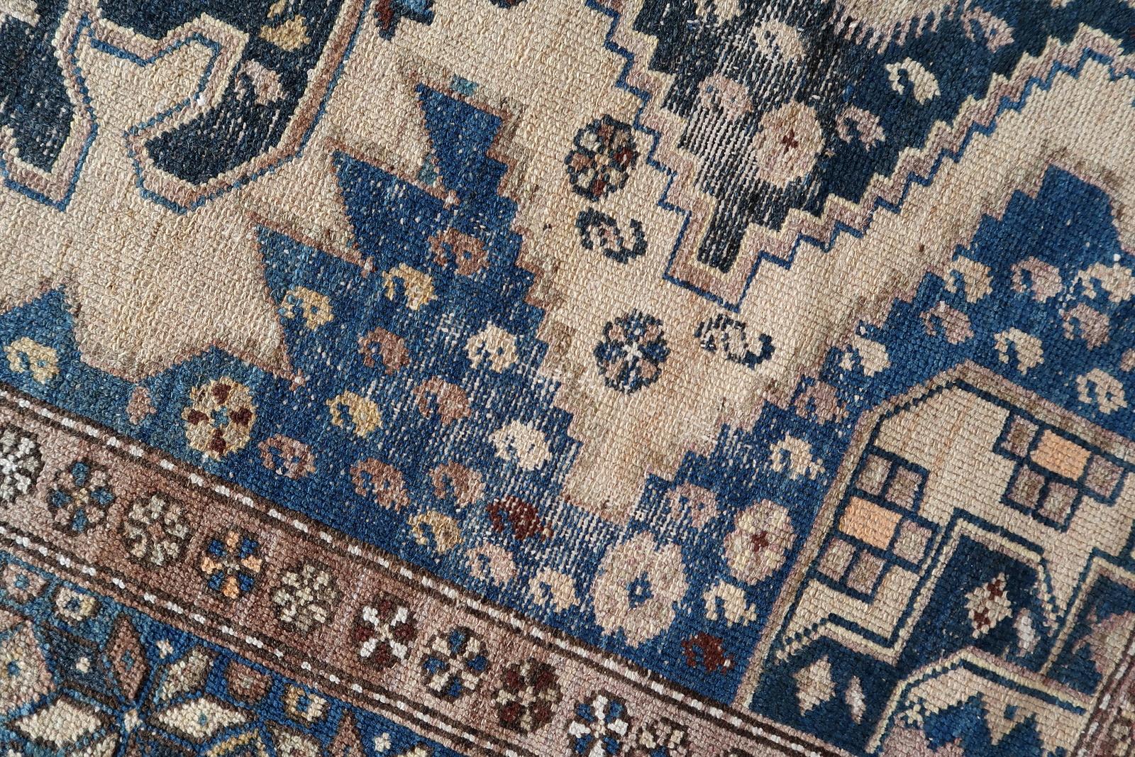 Handgefertigter antiker kaukasischer Schirwan-Teppich 4.1' x 6.2', 1900er Jahre - 1C1138 im Angebot 2