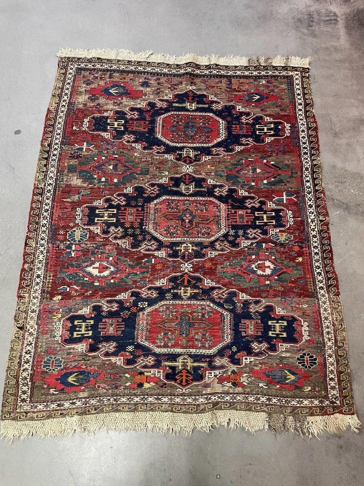 Français Tapis ancien caucasien Sumak fait main 4.5' x 5.7' 1900s - 1N89 en vente