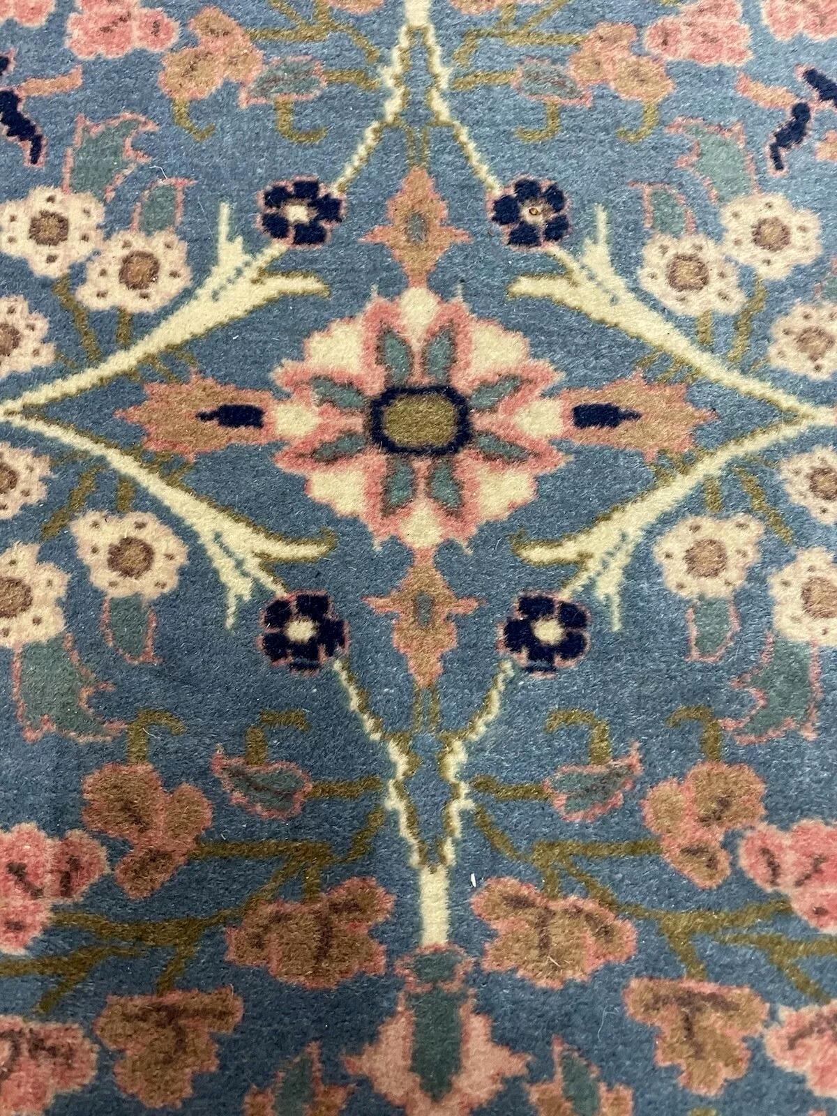Noué à la main Tapis ancien caucasien Sumak fait main 4.5' x 5.7' 1900s - 1N90 en vente