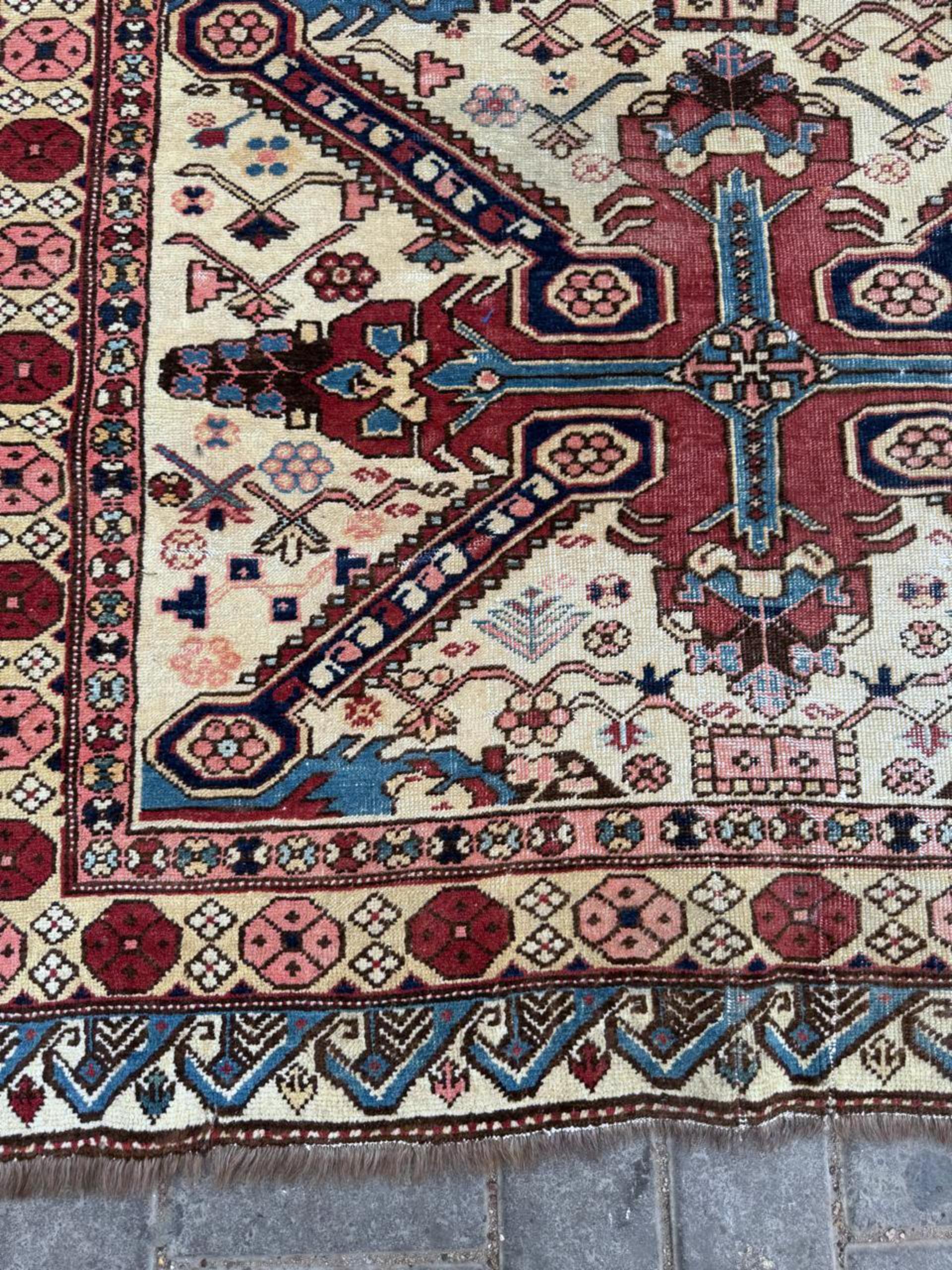 Noué à la main Tapis ancien caucasien Zeyhur fait main 4.2' x 5.3', 1910s - 2B107 en vente