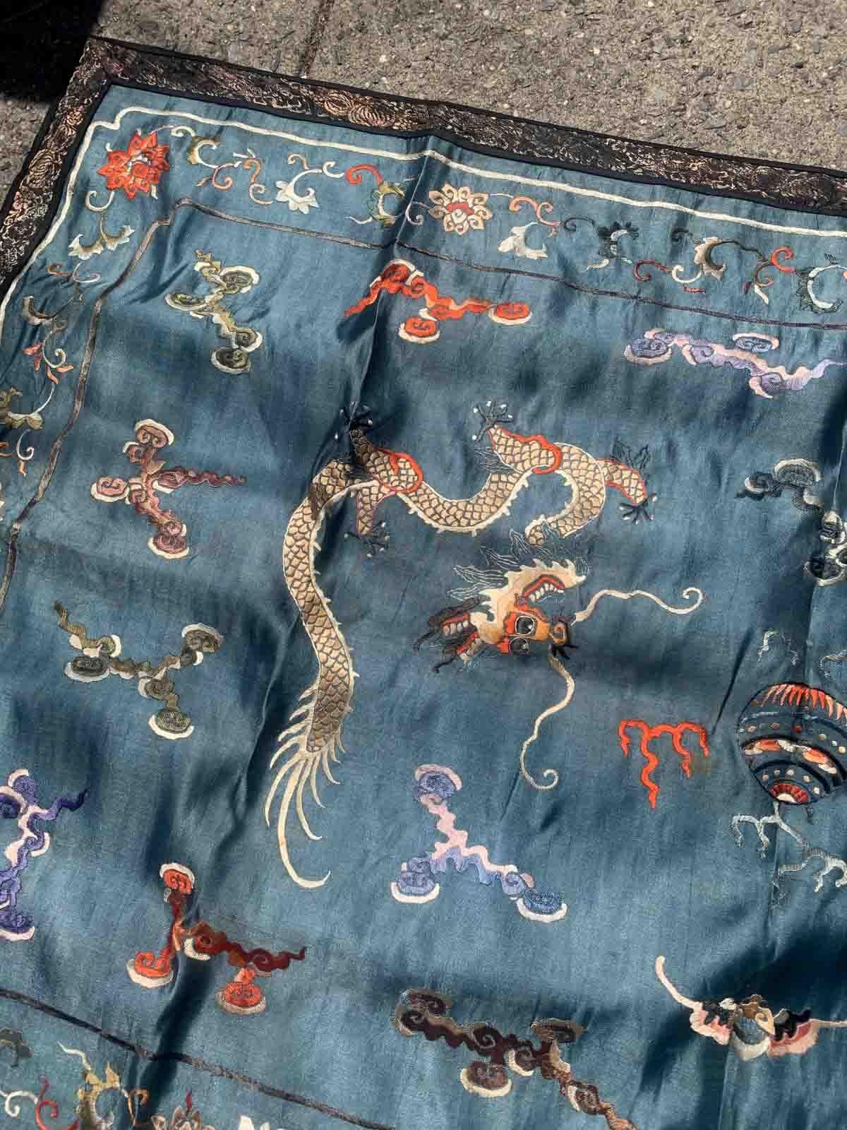 Handmade Antique Chinese Collectible Silk Textile, 1870s, 1B940 In Fair Condition For Sale In Bordeaux, FR