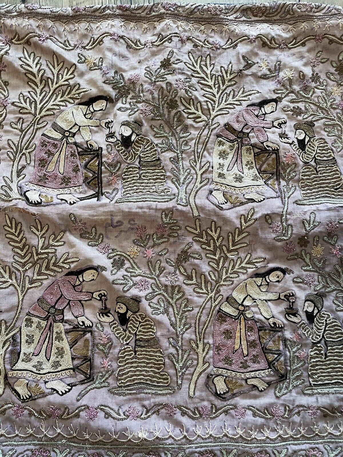 Handmade Antique Chinese Silk Collectible Embroidery 1.2' x 1.3', 1880s - 1N19 For Sale 2
