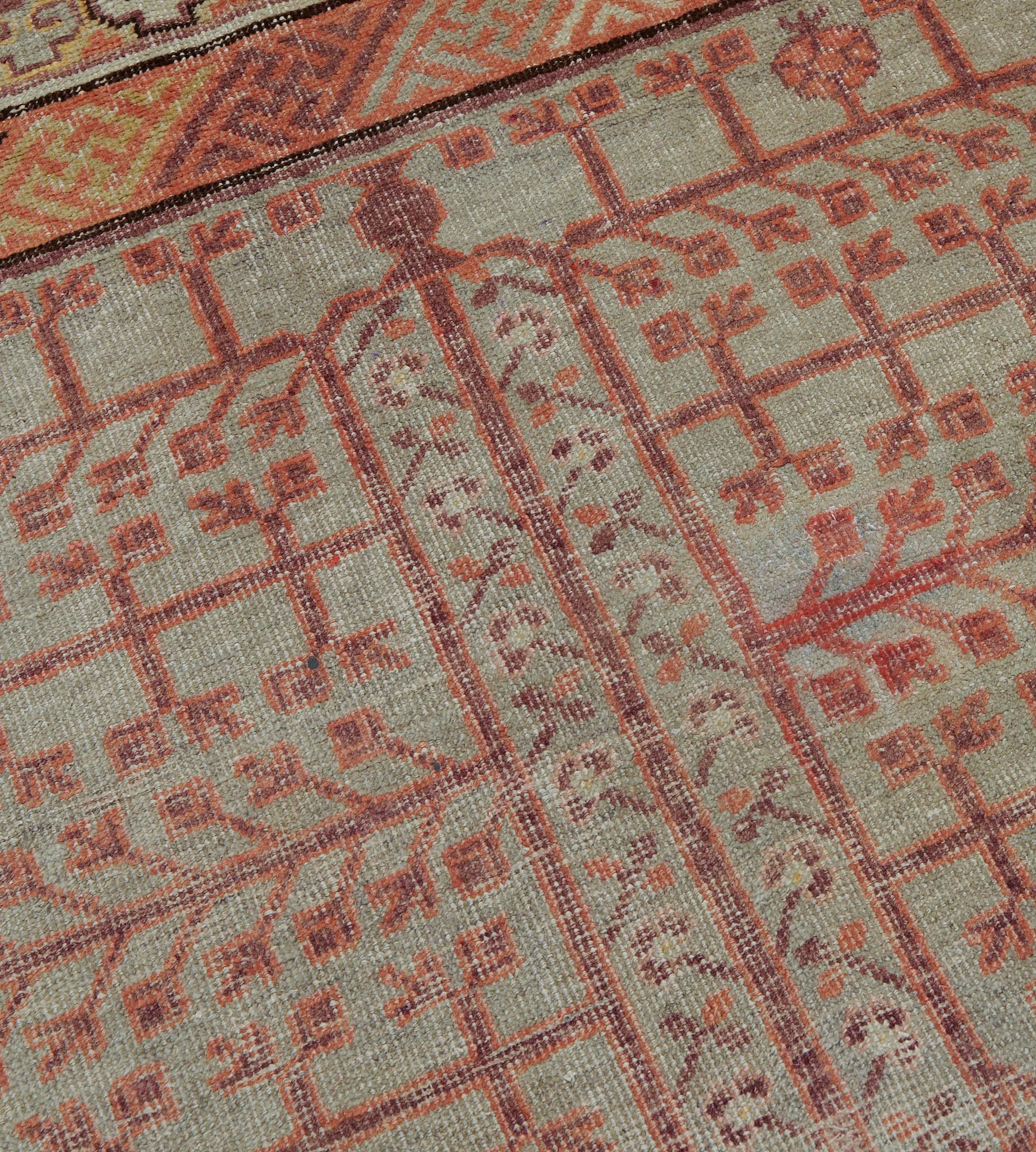 Handgefertigter antiker Granatapfel-Khotan-Teppich aus Wolle CIRCA-1880er Jahre  im Angebot 3