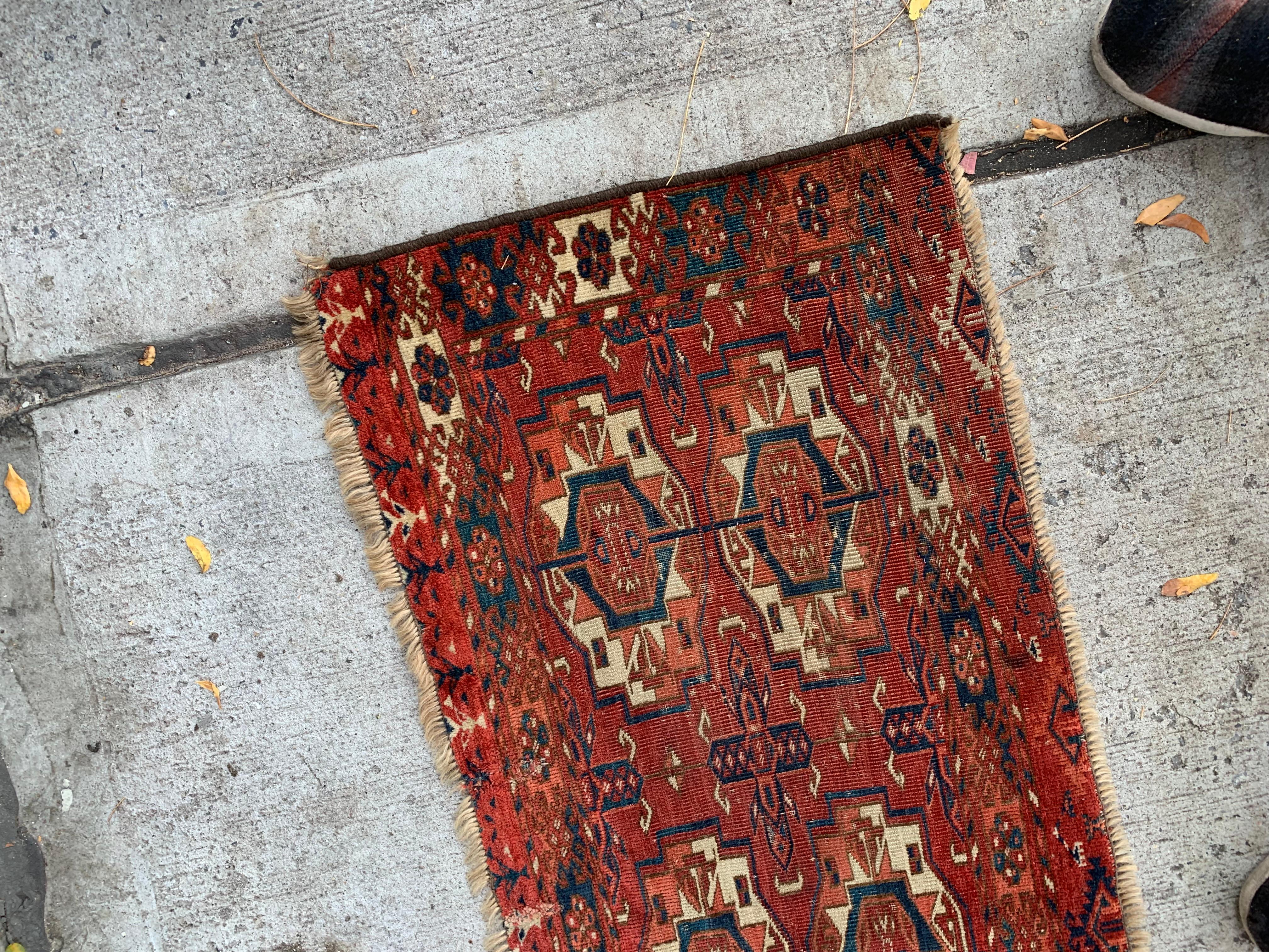 Lana Tappeto antico da collezione Tekke Torba fatto a mano 1,4' x 3,7' 1840 - 2B39 in vendita