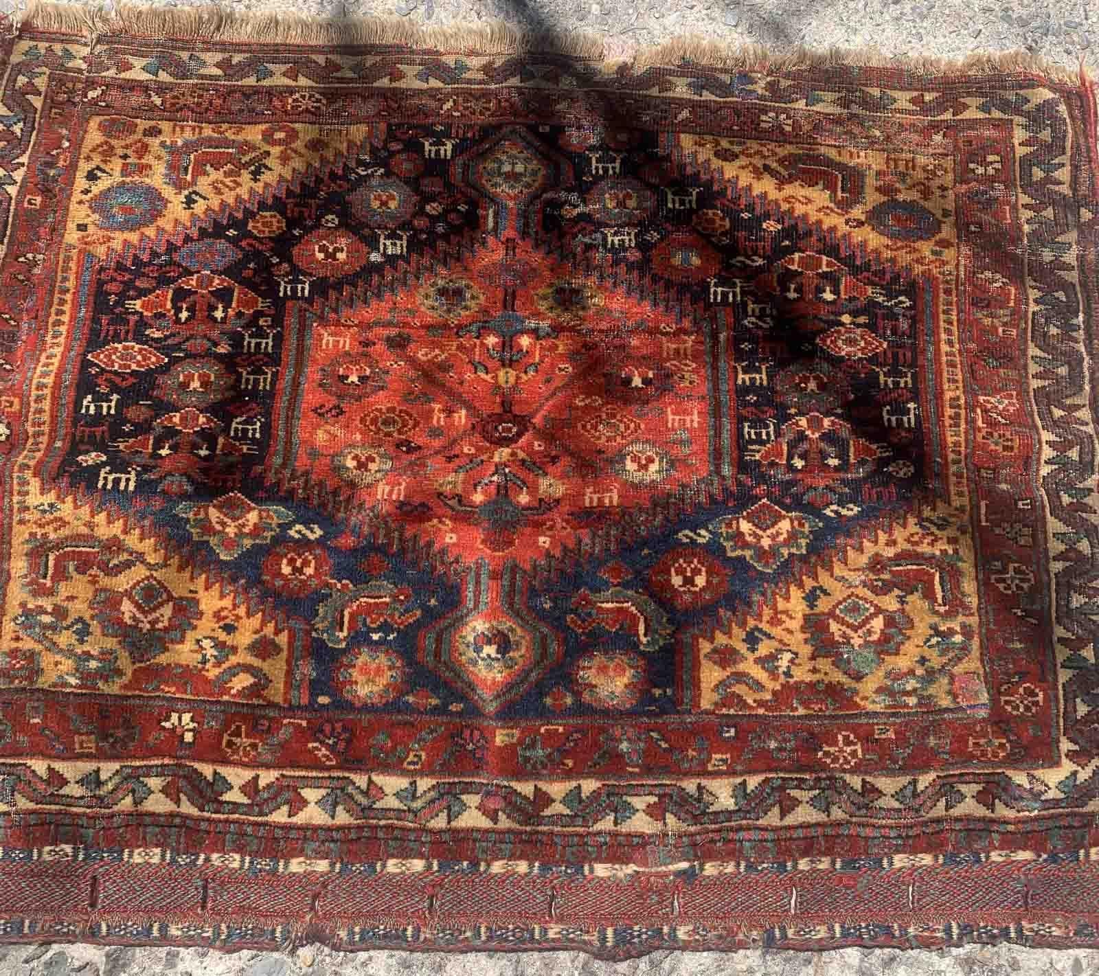 Handmade antique collectible Gashkai bagface. The rug is from the end of 19th century in original condition, it has some signs of age.

-condition: original, some signs of age,

-circa: 1880s,

-size: 2' x 2.6' (60cm x 79cm),

-material: