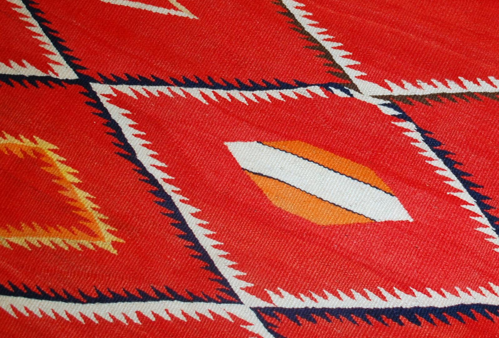 Antique hand-woven American-Indian Navajo blanket in original great condition. The blanket has been made in the end of 19th century in bright red shade. Repeating diamonds in white and indigo shades are decorating it. Smaller inner diamonds are in