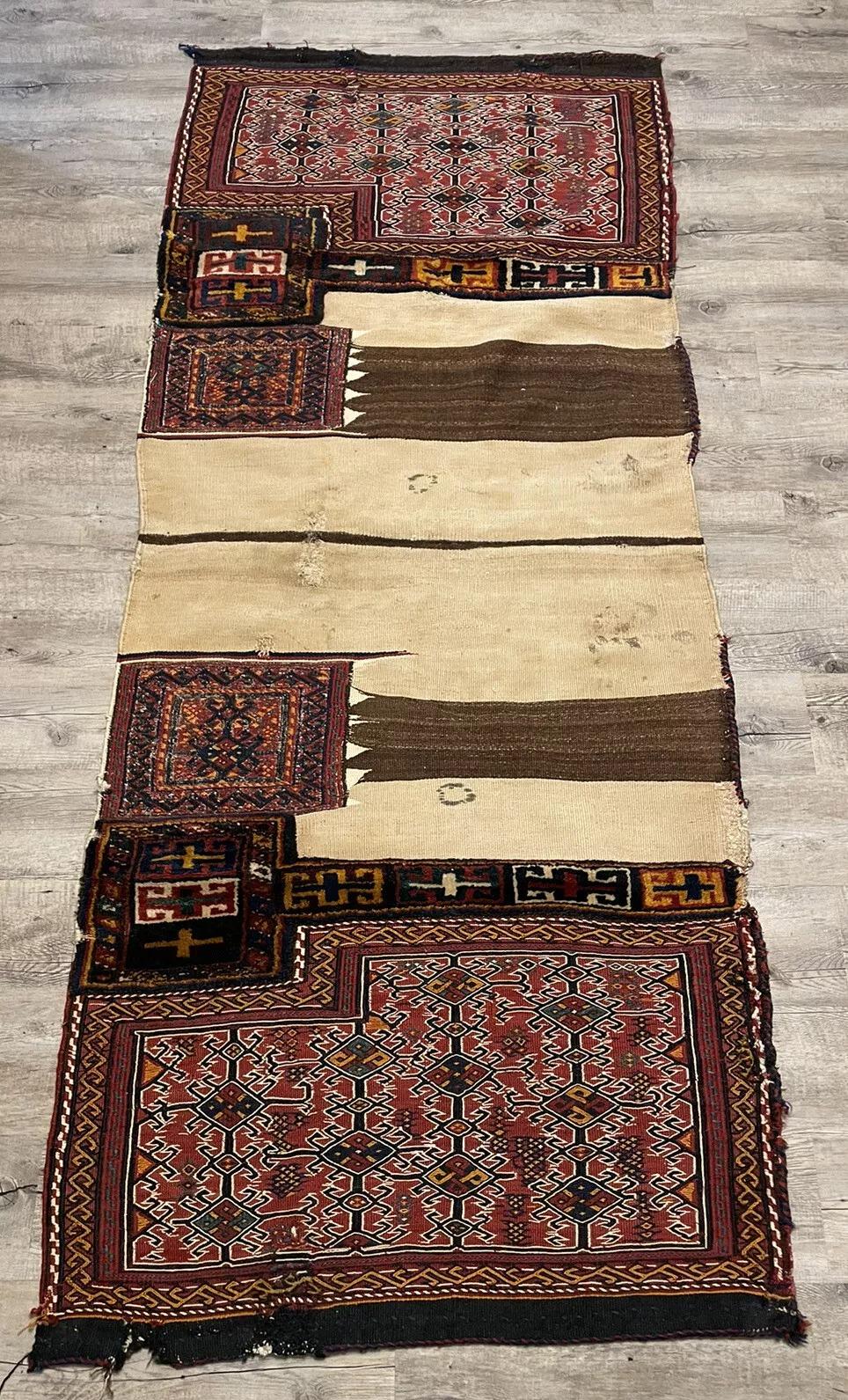 Cette ancienne sacoche de selle persane Luri, fabriquée à la main et datant des années 1880, est une pièce de collection mettant en valeur l'artisanat traditionnel. Mesurant 2,8 pieds (85 cm) de largeur et 6,7 pieds (205 cm) de longueur, cette