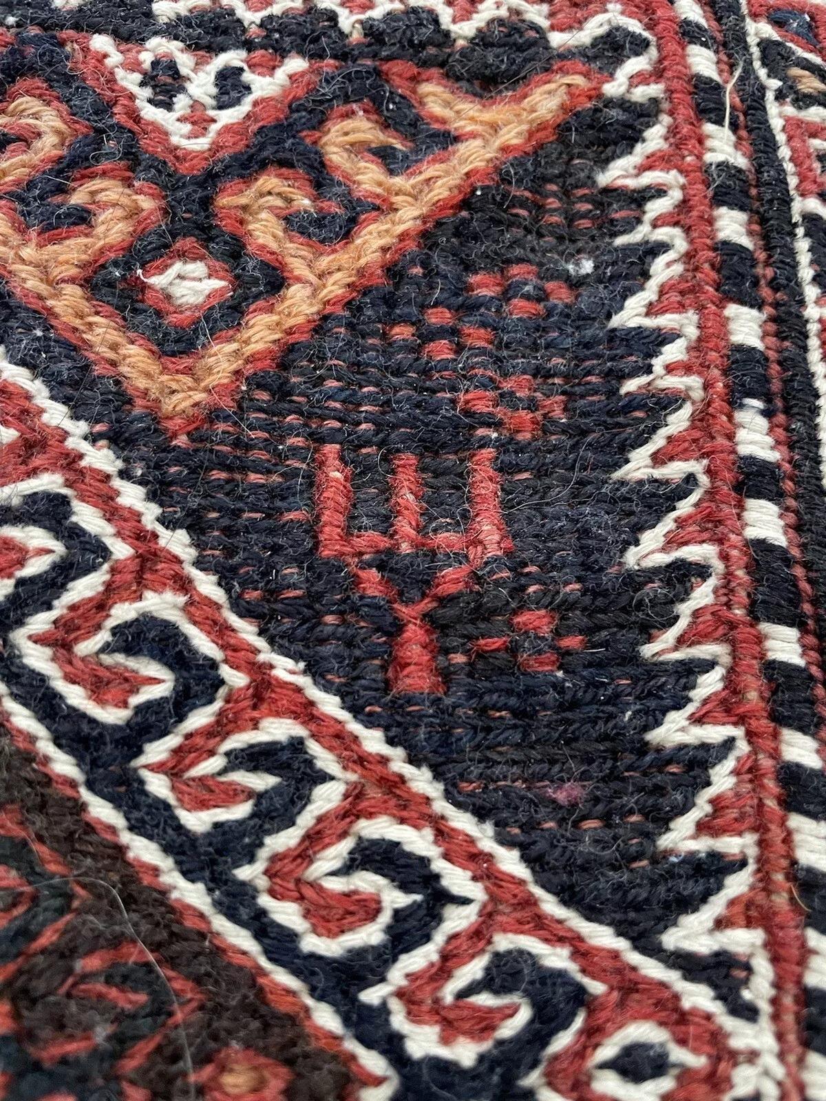 Handgefertigte antike persische Sumak-Salztasche im Sammlerstil 1.3' x 1,5', 1900er Jahre - 1N62 im Angebot 5