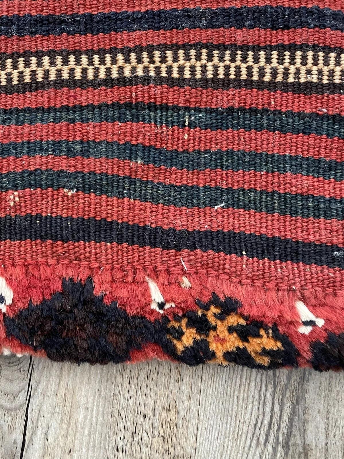Handgefertigte antike persische Sumak-Salztasche im Sammlerstil 1.3' x 1,5', 1900er Jahre - 1N62 (Frühes 20. Jahrhundert) im Angebot