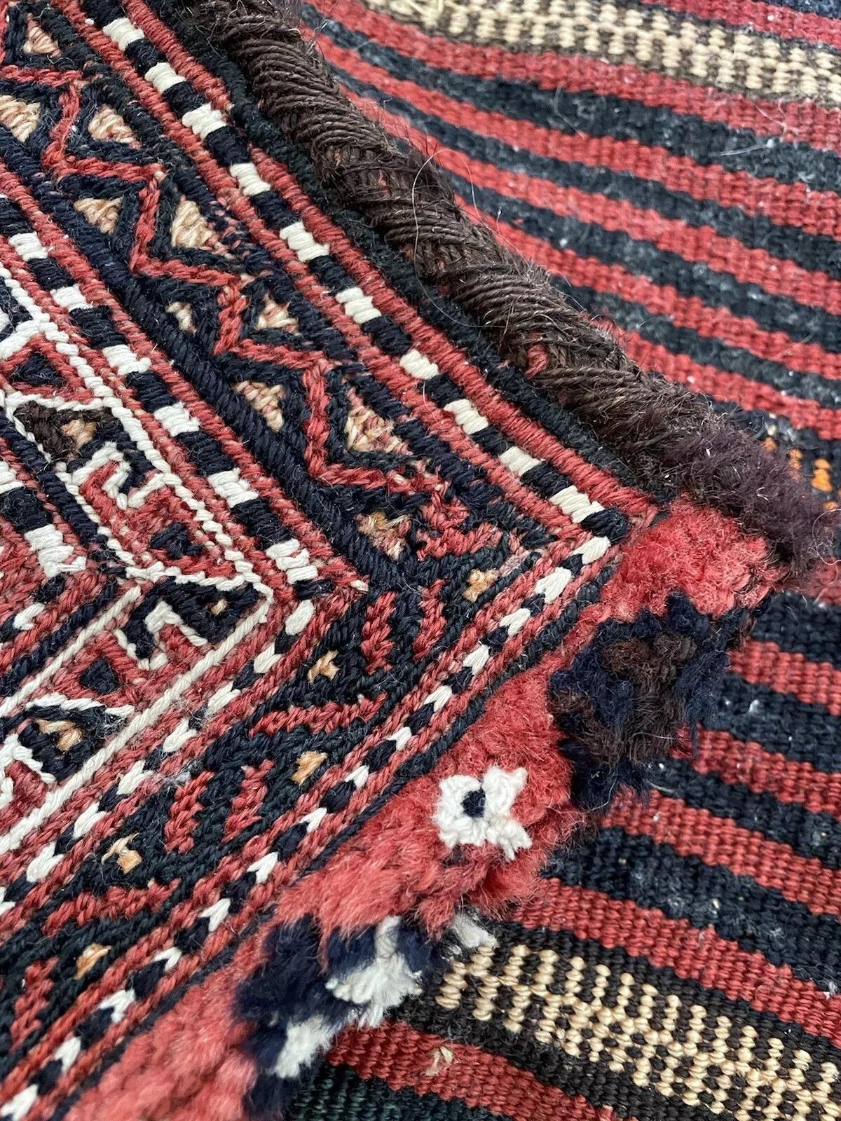 Handgefertigte antike persische Sumak-Salztasche im Sammlerstil 1.3' x 1,5', 1900er Jahre - 1N62 im Angebot 1