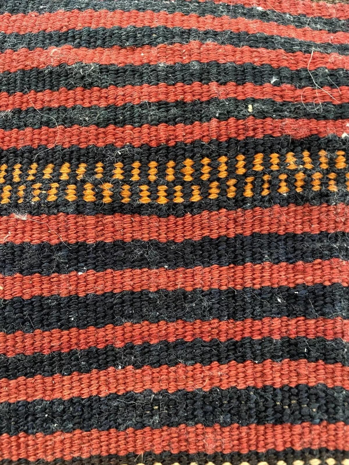 Handgefertigte antike persische Sumak-Salztasche im Sammlerstil 1.3' x 1,5', 1900er Jahre - 1N62 im Angebot 2