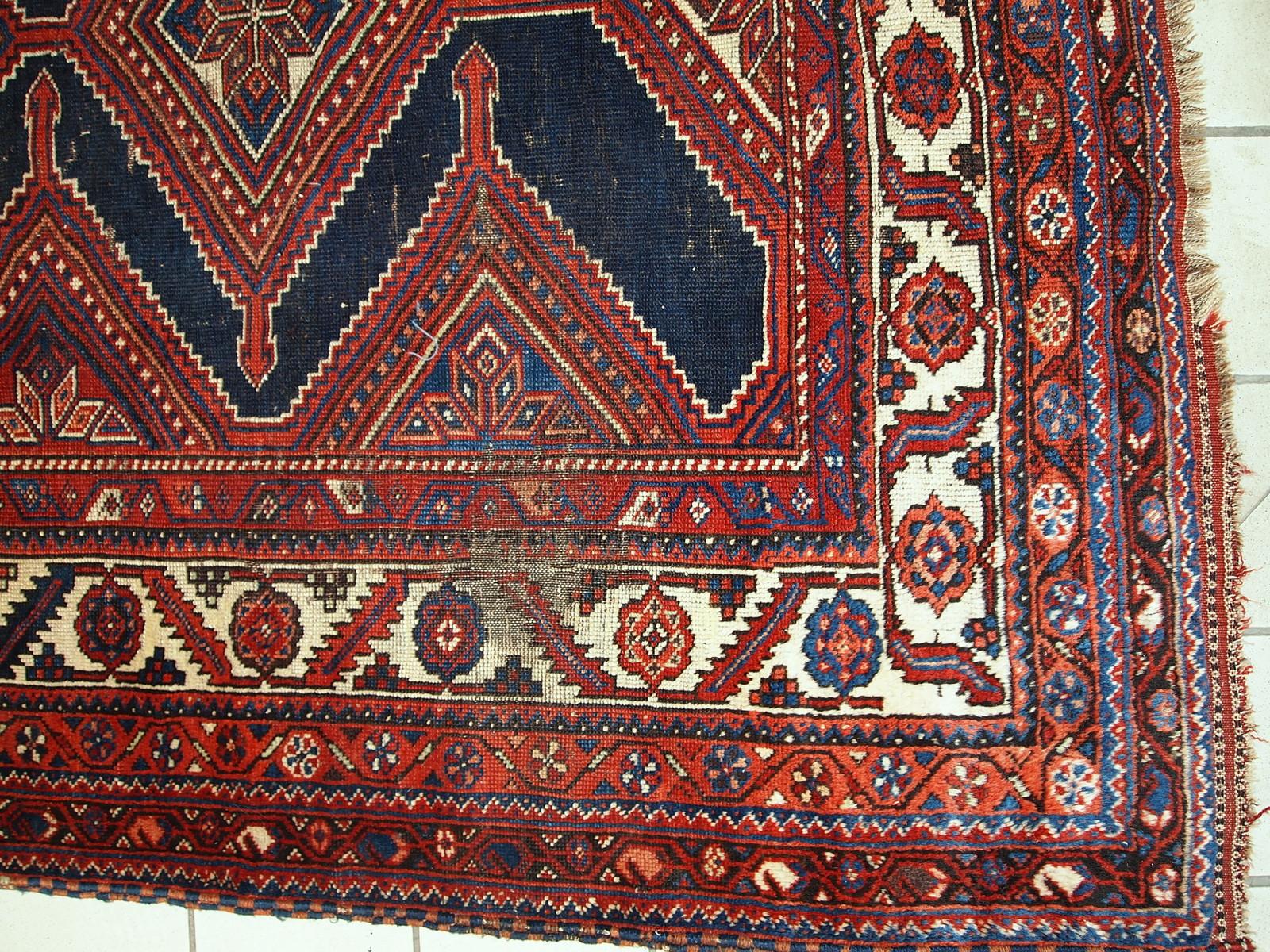 Tapis ancien de style Shiraz vieilli, fait à la main, années 1900, 1C464 en vente 8