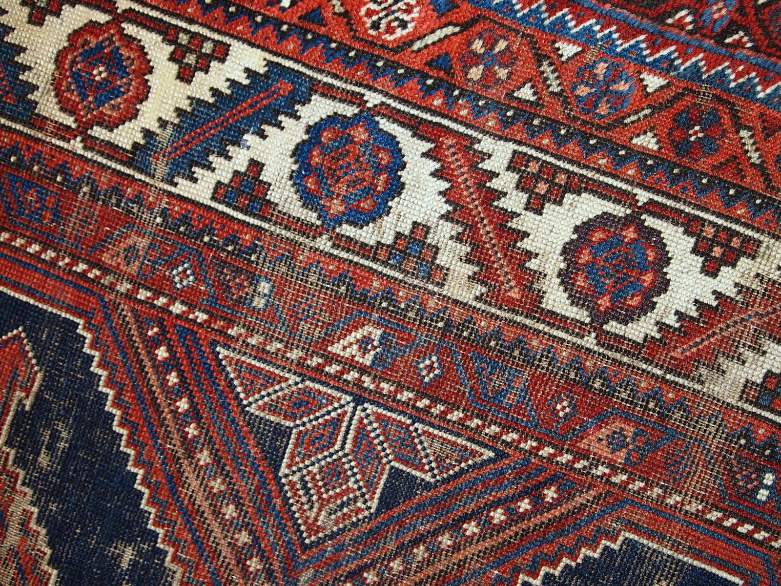 Laine Tapis ancien de style Shiraz vieilli, fait à la main, années 1900, 1C464 en vente