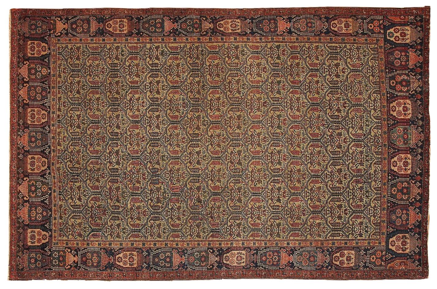 Feiner handgefertigter antiker Farahan-Teppich. Seegrüne Farben und eine detaillierte Gartengestaltung erinnern an das prächtige 19. Jahrhundert.

 