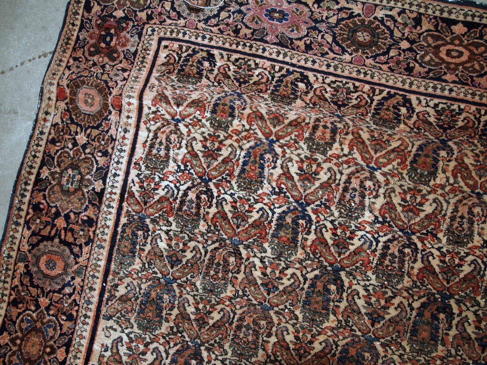 Handmade Antique Farahan Style Rug, 1900s, 1B794 In Good Condition For Sale In Bordeaux, FR