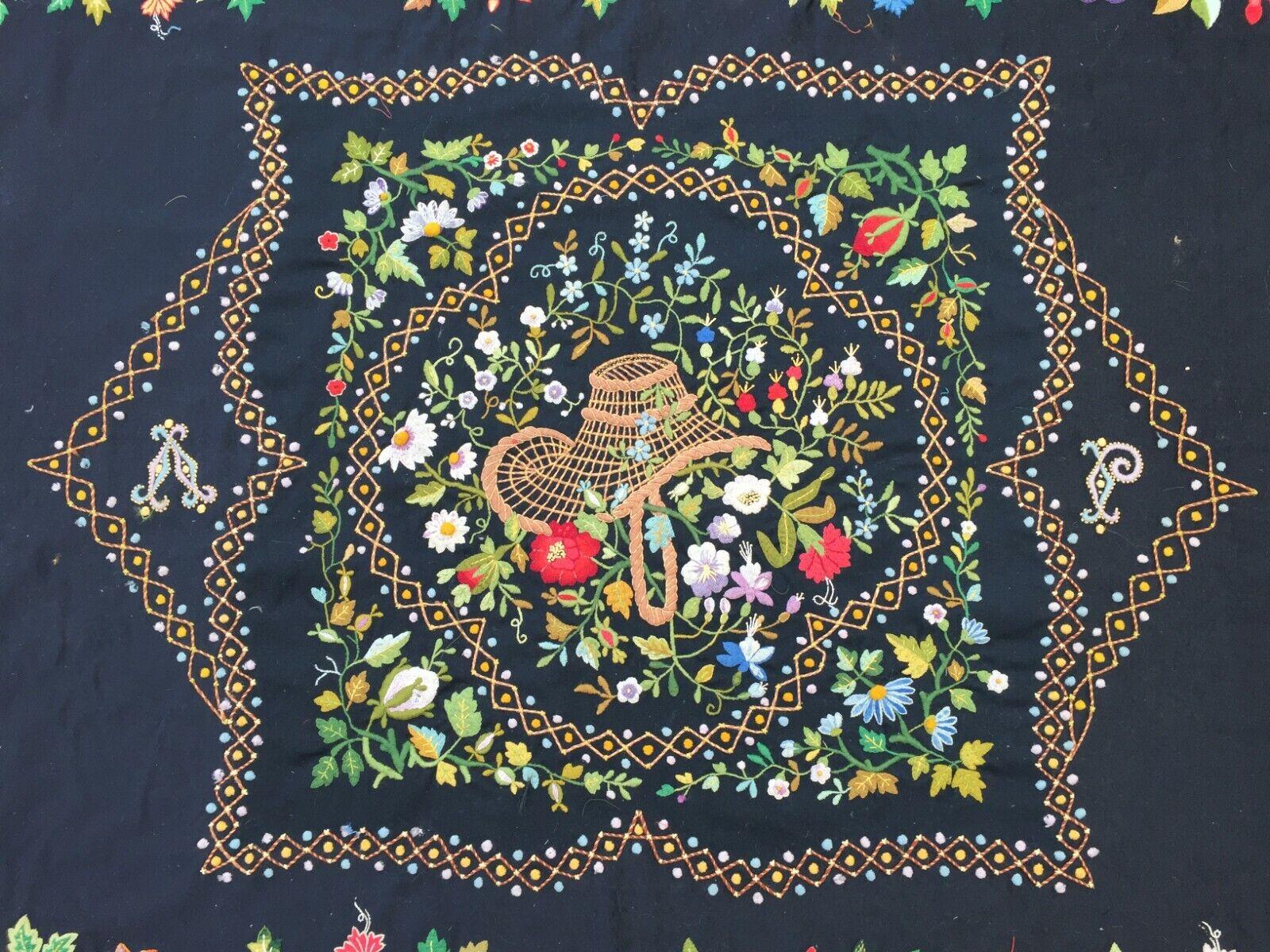 Handmade Antique French Needlepoint Rug 4.1' x 5.5', 1900s - 1W10 For Sale 4