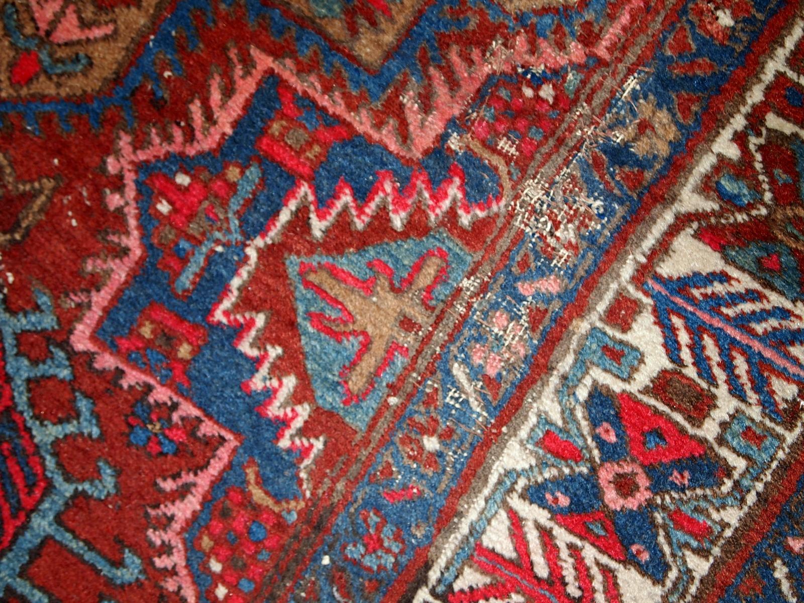 Handmade antique Persian Heriz rug in original condition, it has some signs of age. The rug is from the beginning of 20th century, made in wool.

Condition: original, some low pile,

circa: 1920s,

Size: 3.2' x 4.9' (97cm x