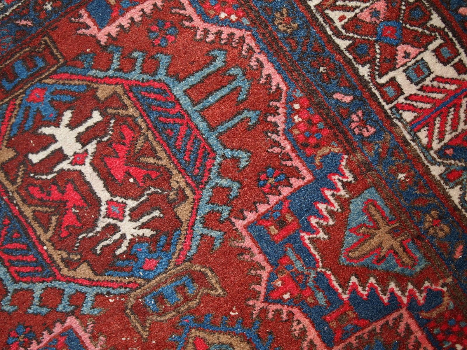 Handmade Antique Heriz Style Rug, 1920s, 1C680 In Fair Condition In Bordeaux, FR