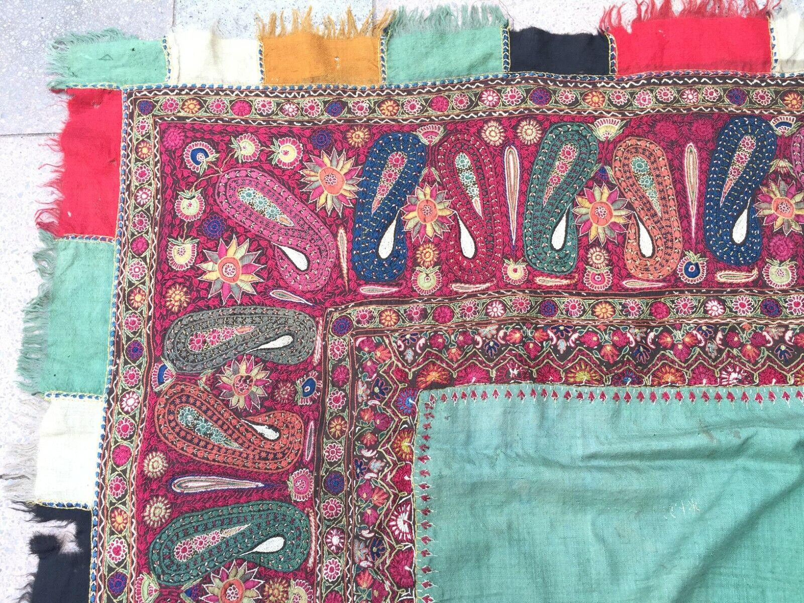 Handmade Antique Indian Kashmir Shawl 4.6' x 4.7', 1900s - 1W05 In Good Condition For Sale In Bordeaux, FR