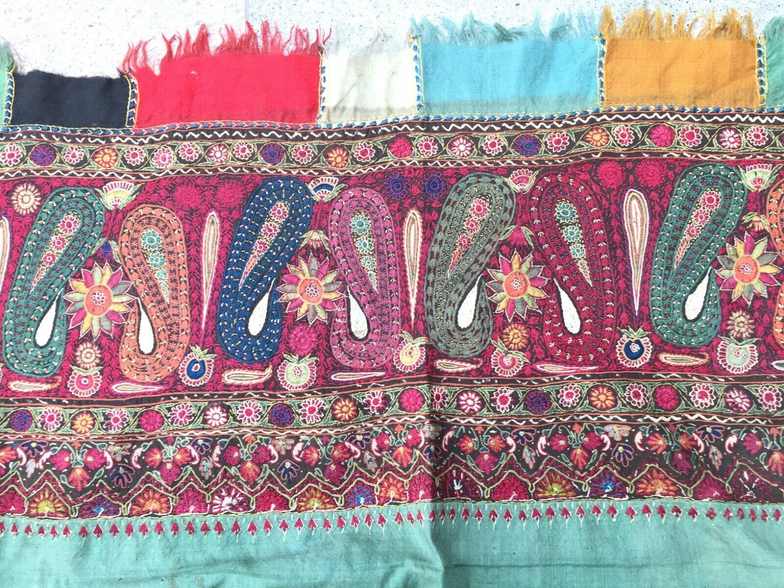 Early 20th Century Handmade Antique Indian Kashmir Shawl 4.6' x 4.7', 1900s - 1W05 For Sale