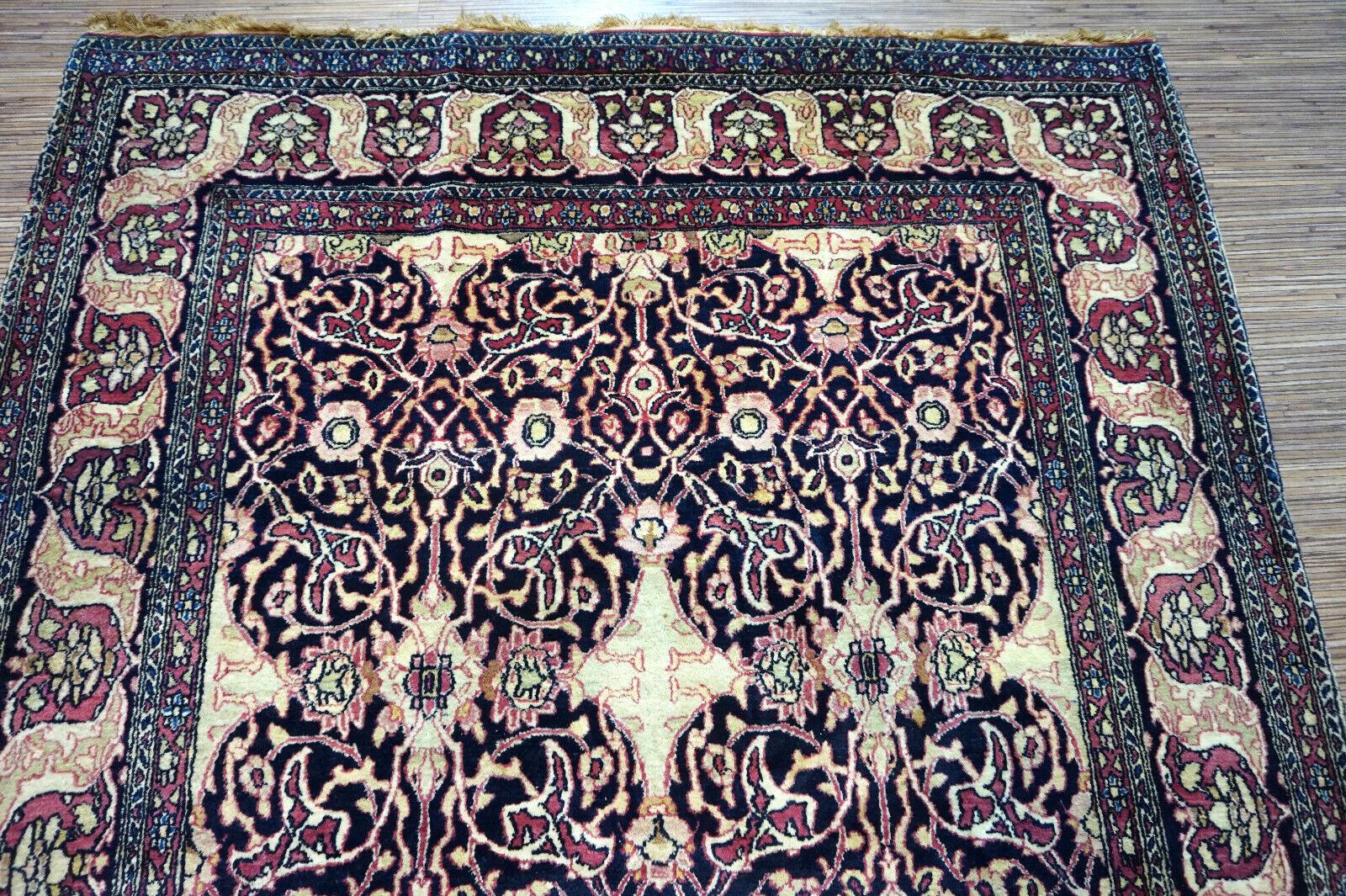 Tapis ancien de style Isfahan fait à la main, années 1900, 1D19 en vente 1