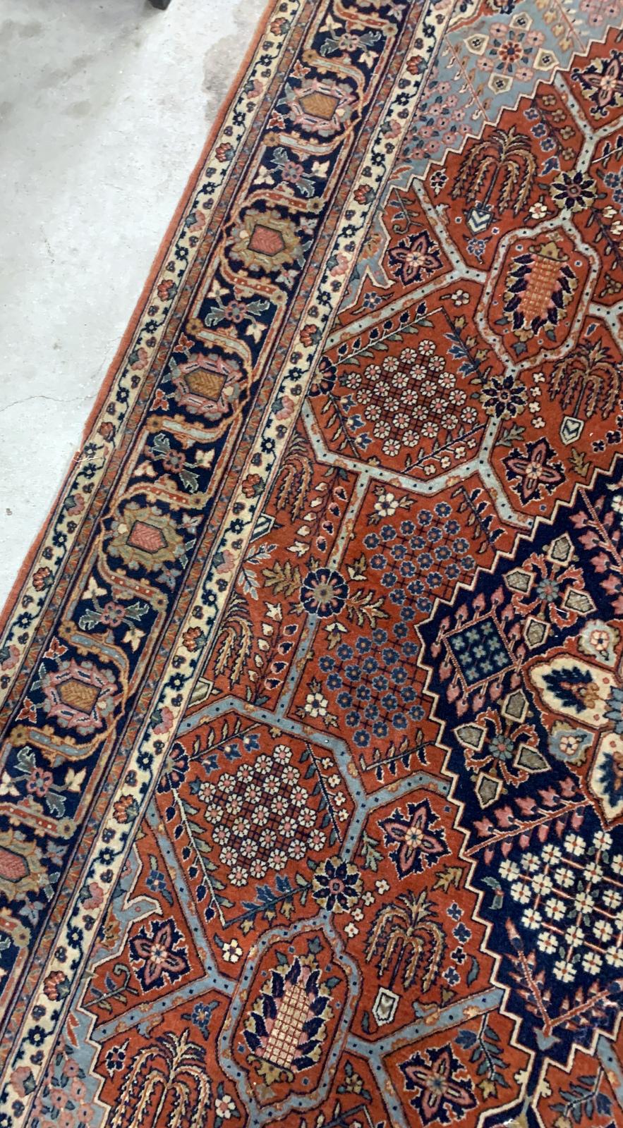 Handmade Antique Jozan Style Rug, 1920s, 1B950 In Good Condition For Sale In Bordeaux, FR