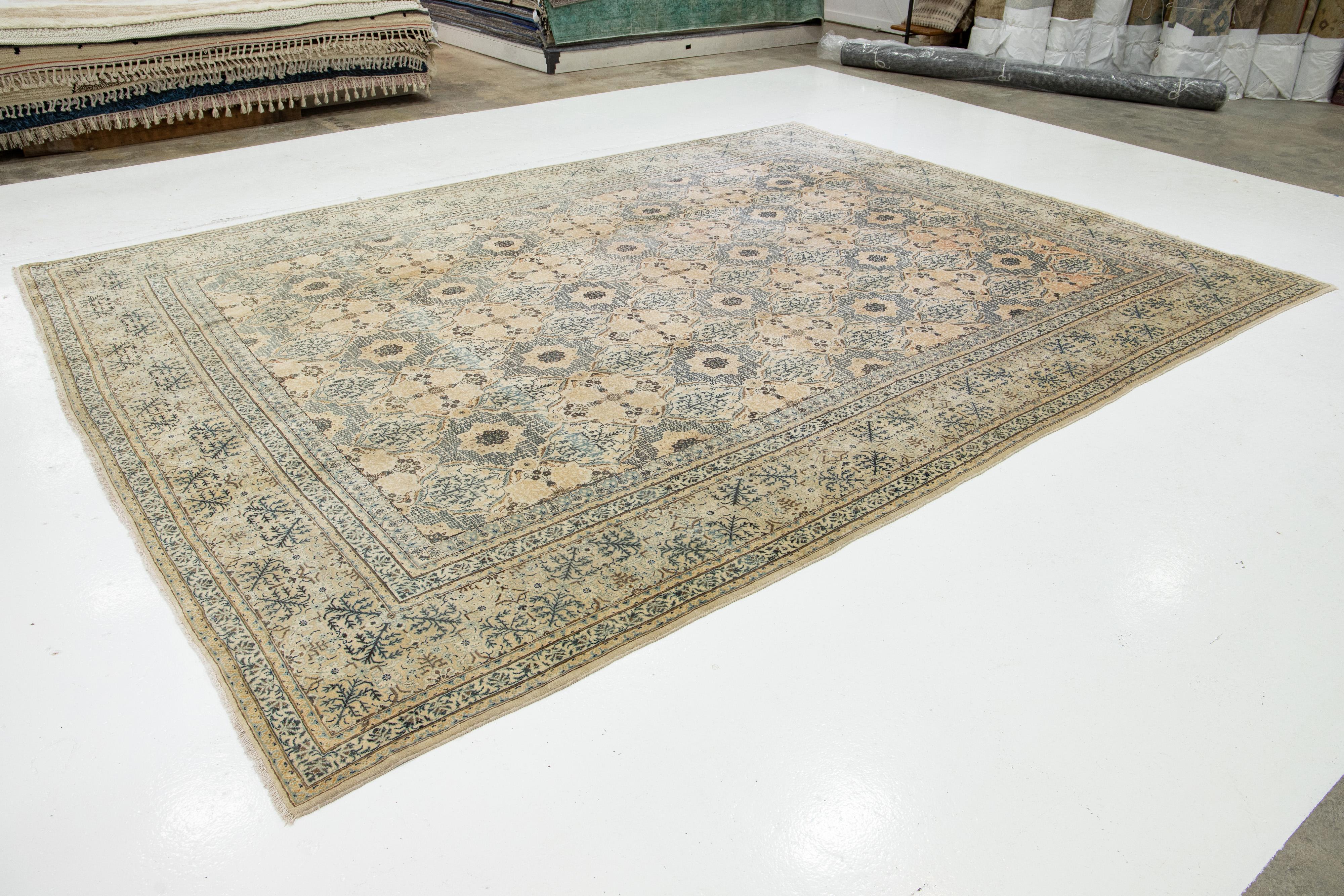 Handgefertigter antiker Kashan Wollteppich in Beige (Persisch) im Angebot