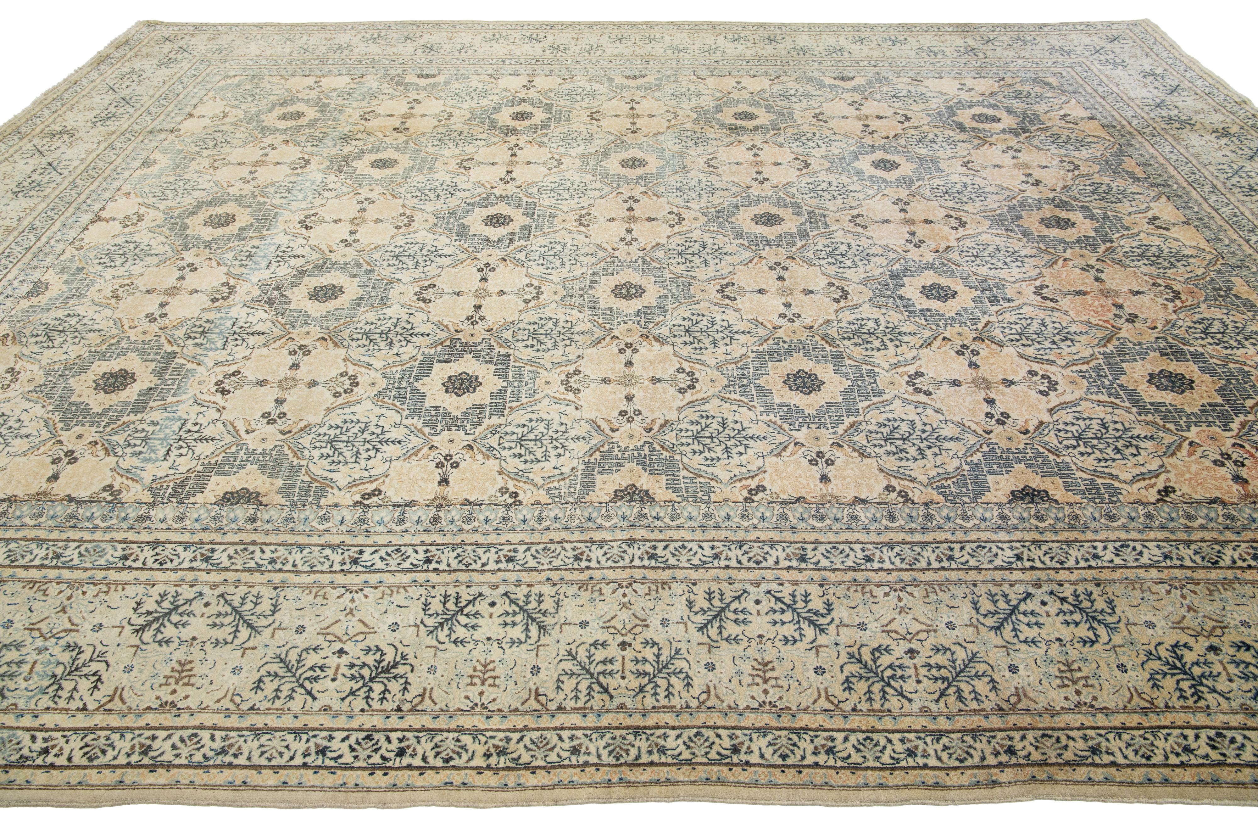 Handgefertigter antiker Kashan Wollteppich in Beige (Wolle) im Angebot