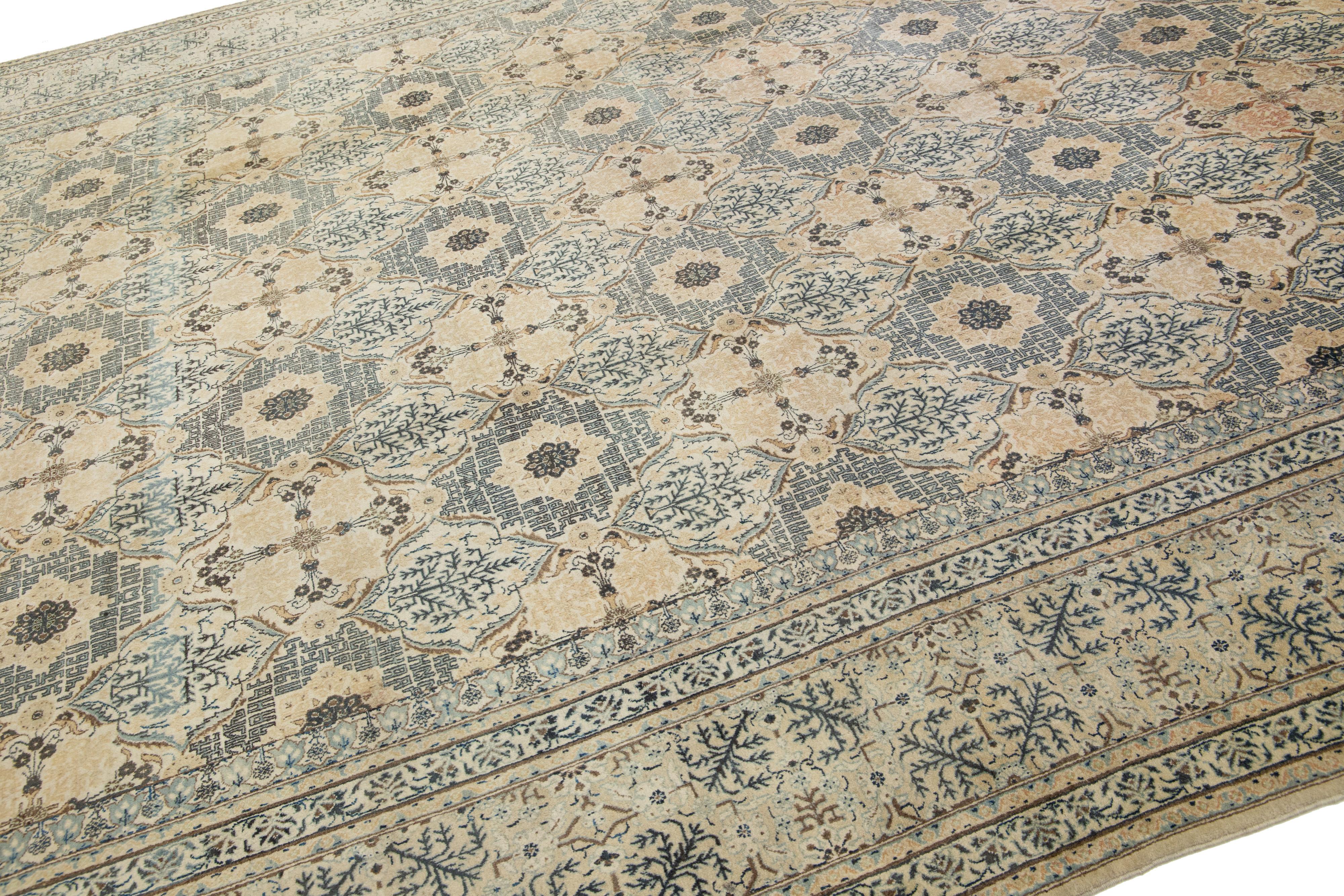 Handgefertigter antiker Kashan Wollteppich in Beige im Angebot 1