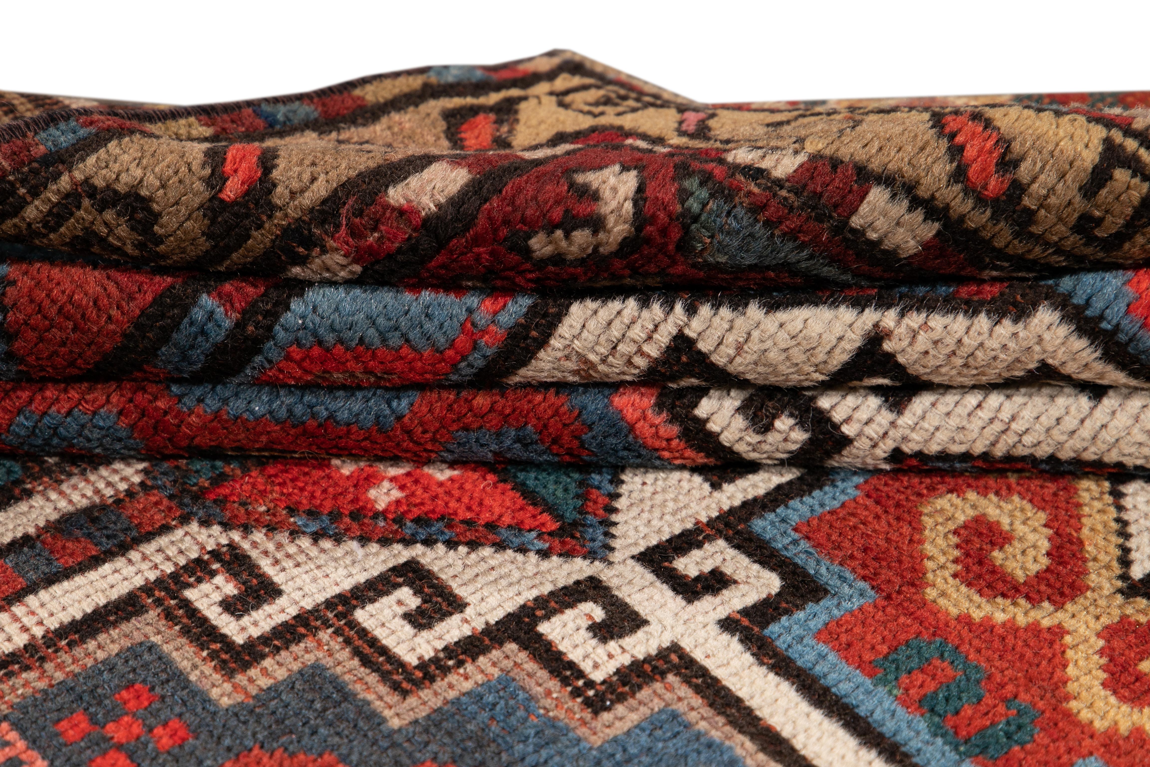 Islamique Tapis Kazak Gallery fait à la main avec un motif géométrique multicolore en vente