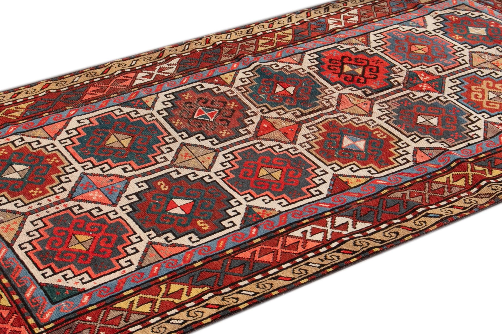 Tapis Kazak Gallery fait à la main avec un motif géométrique multicolore Excellent état - En vente à Norwalk, CT