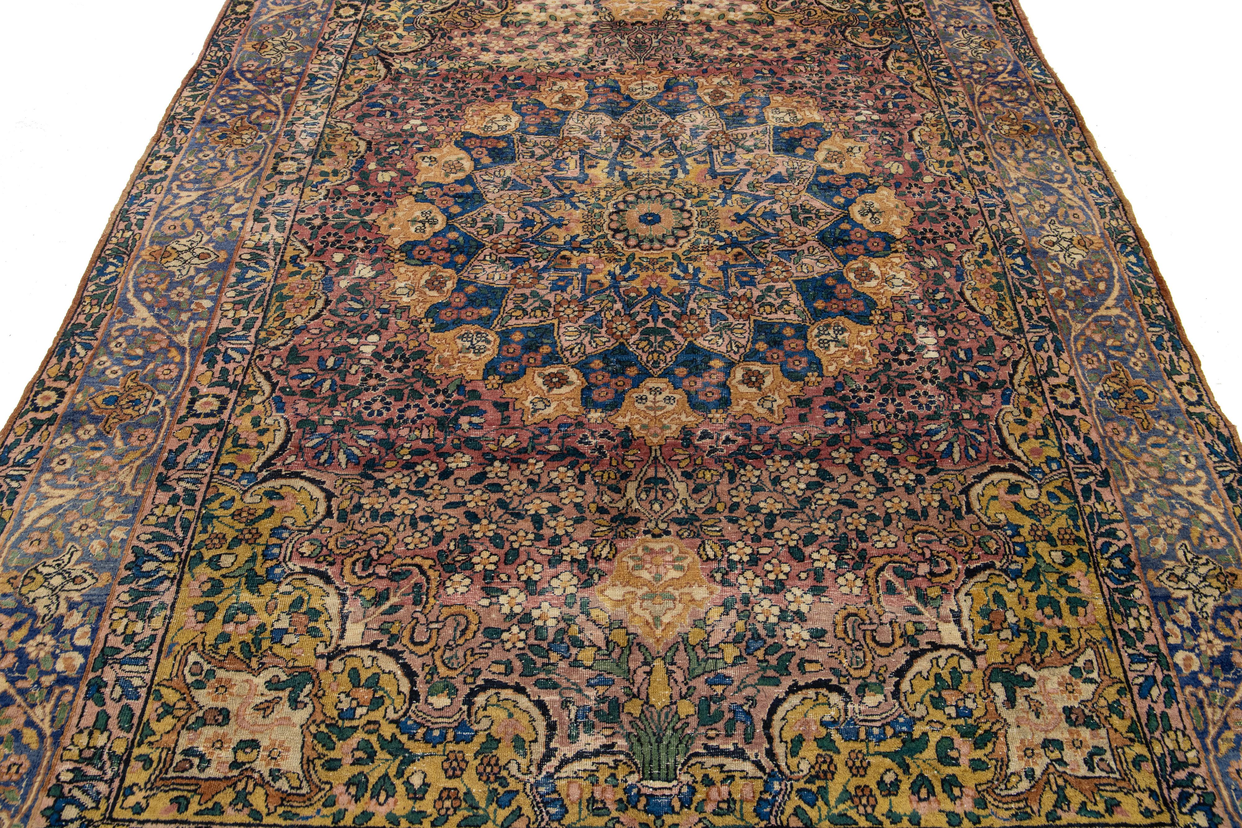 Laine Tapis persan ancien Kerman fait à la main avec un motif de rosettes multicolore en vente
