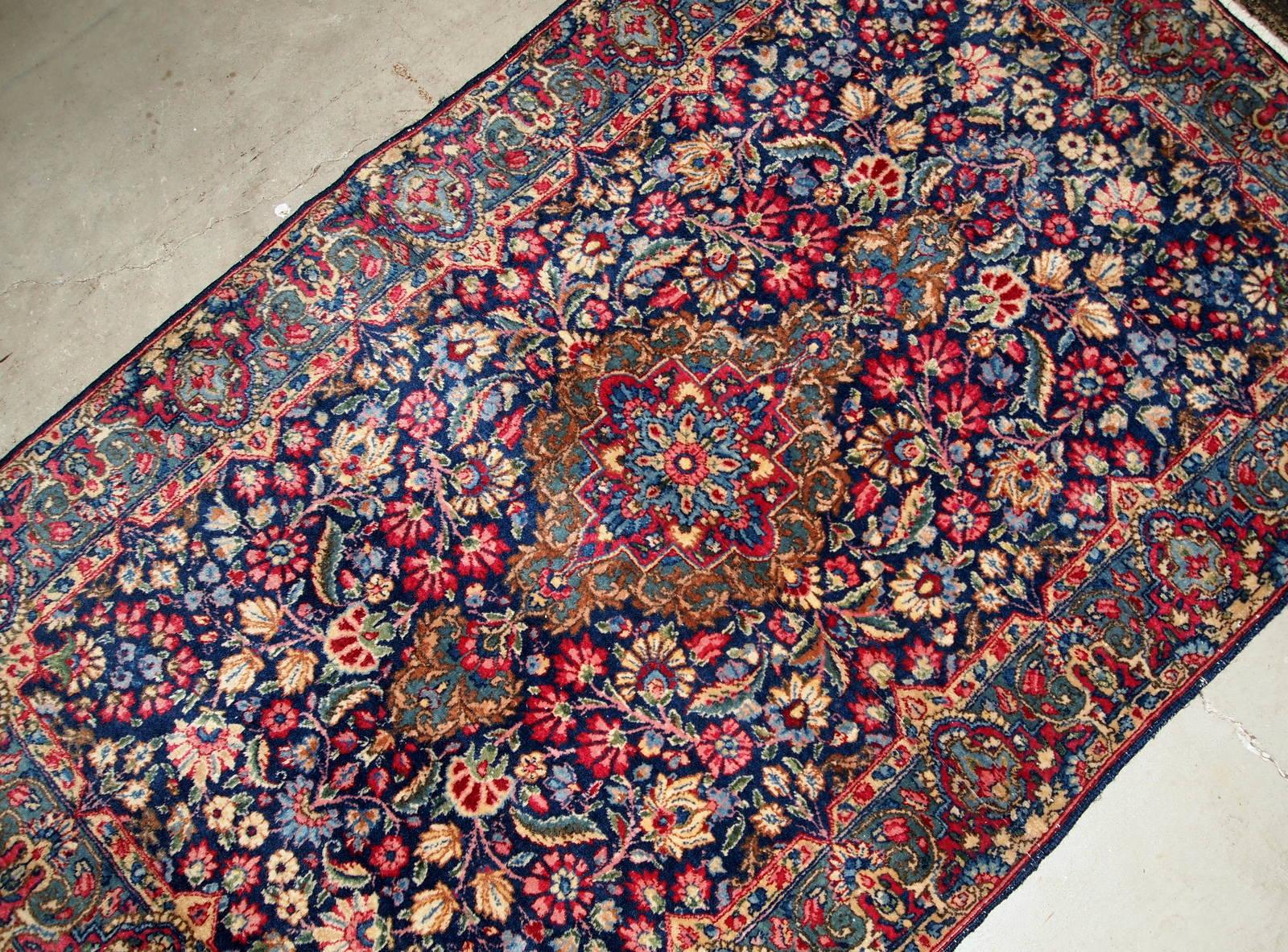 Hand-Knotted Handmade antique Kerman Style Rug, 1920s, 1B739 For Sale