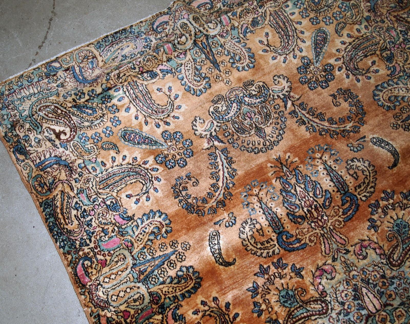 Handmade Antique Kerman Style Rug, 1920s - 1B795 In Good Condition For Sale In Bordeaux, FR