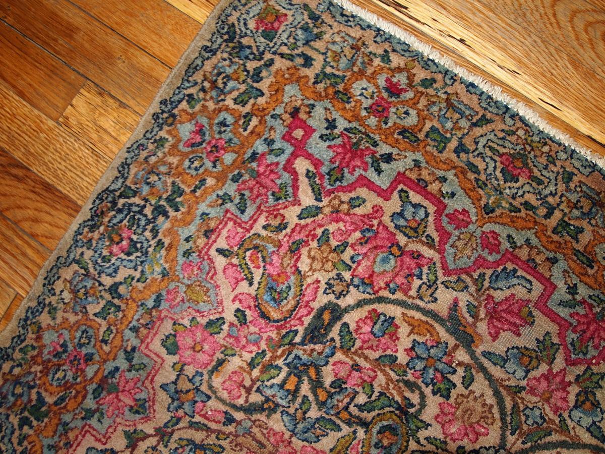 Tappeto antico fatto a mano in stile Kerman, anni '20, 1B158 In condizioni discrete in vendita a Bordeaux, FR