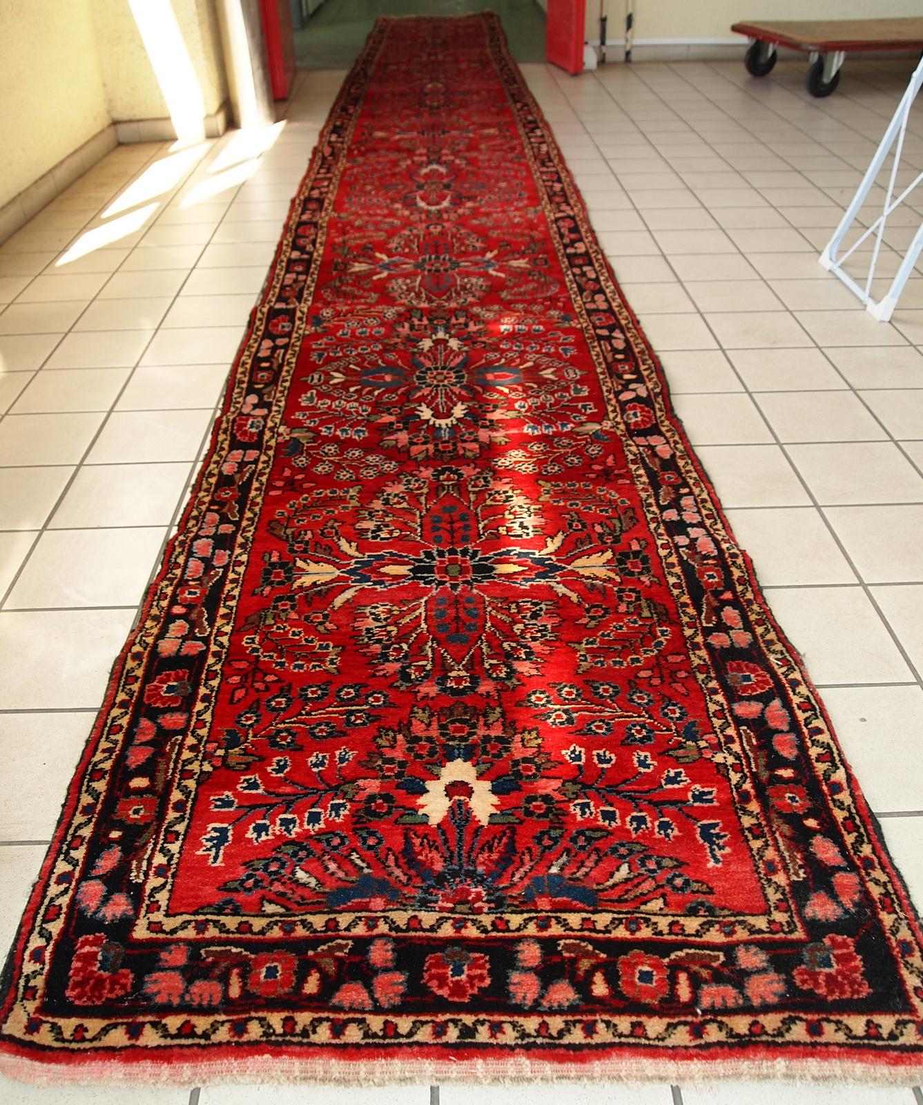 Handmade Antique Lilihan Style runner, 1910s, 1C452 In Fair Condition For Sale In Bordeaux, FR