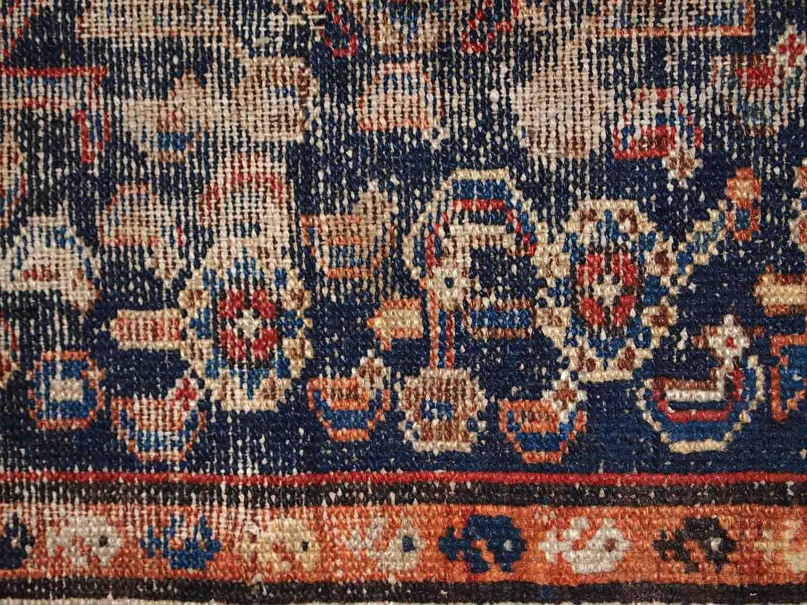 Handgefertigter antiker Teppich im Malayer-Stil, 1900er Jahre, 1C811 im Zustand „Relativ gut“ im Angebot in Bordeaux, FR