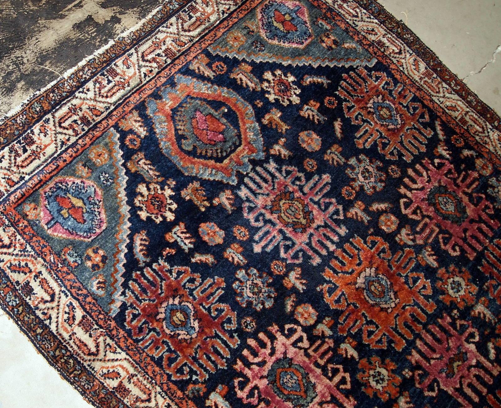 Annodato a mano Tappeto antico fatto a mano in stile Malayer, anni '10, 1B741 in vendita