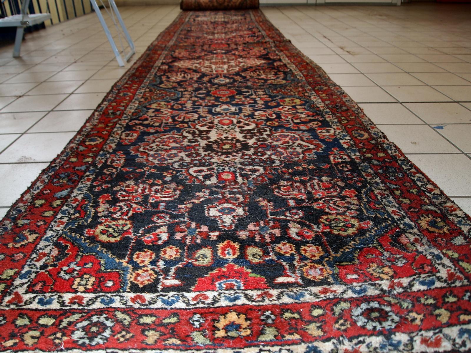 Handmade antique Persian Malayer runner in original good condition. The rug is from the beginning of 20th century, made in wool.

- Condition: original good,

- circa 1920s,

- Size: 2.8' x 17.6' (86cm x 536cm),

- Material: wool,

-