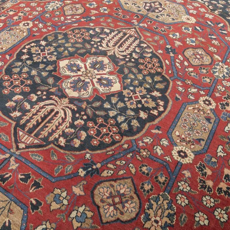 Handmade Antique Medallion Rug with Classic Design. 3, 85 x 2, 90 m For Sale 2