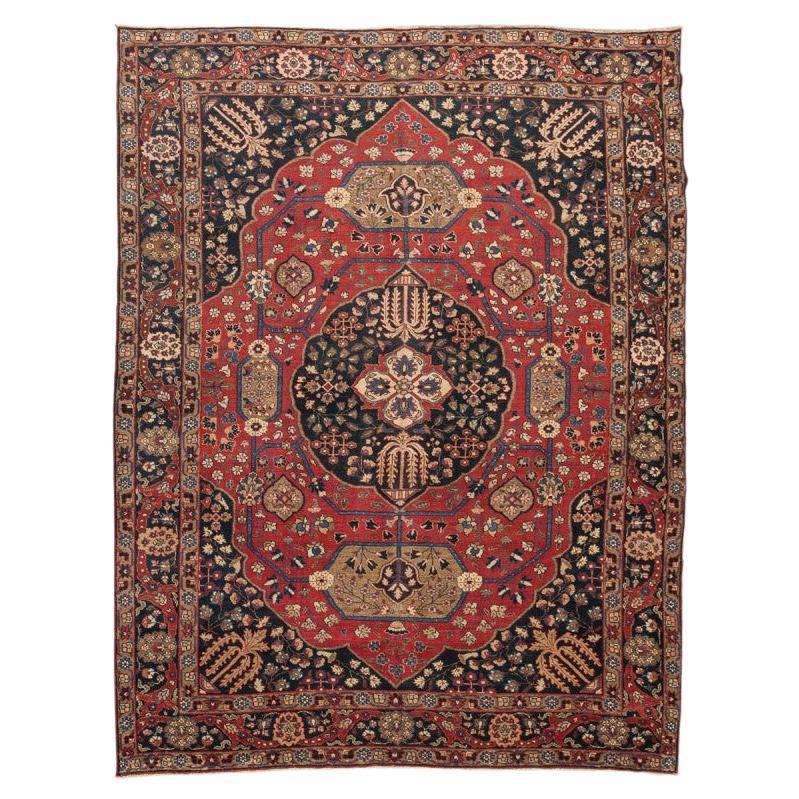 Handmade Antique Medallion Rug with Classic Design. 3, 85 x 2, 90 m For Sale