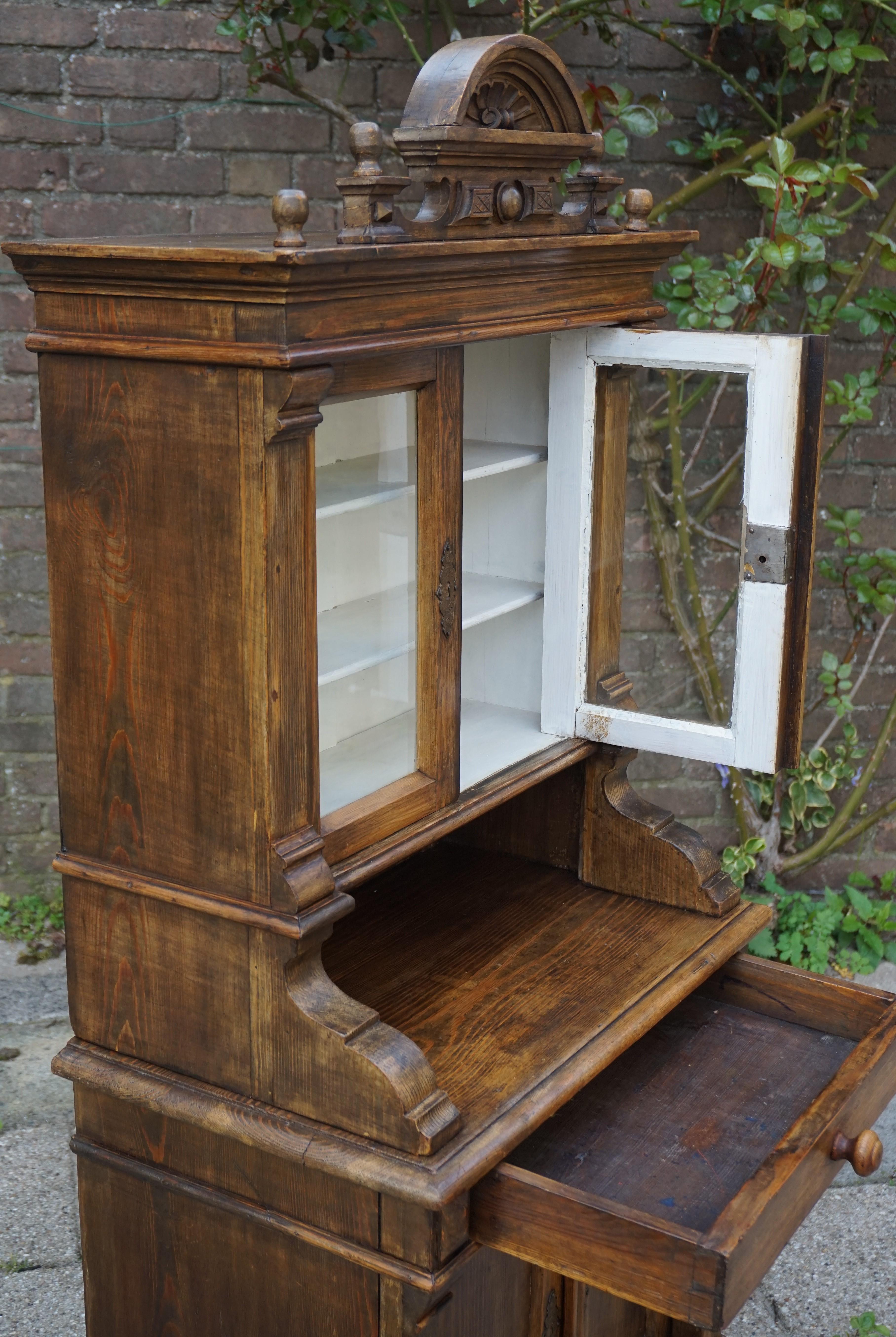 The House of Antiques Miniature Country House Sideboard / Kitchen Cabinet Late 1800s fait à la main en vente 2
