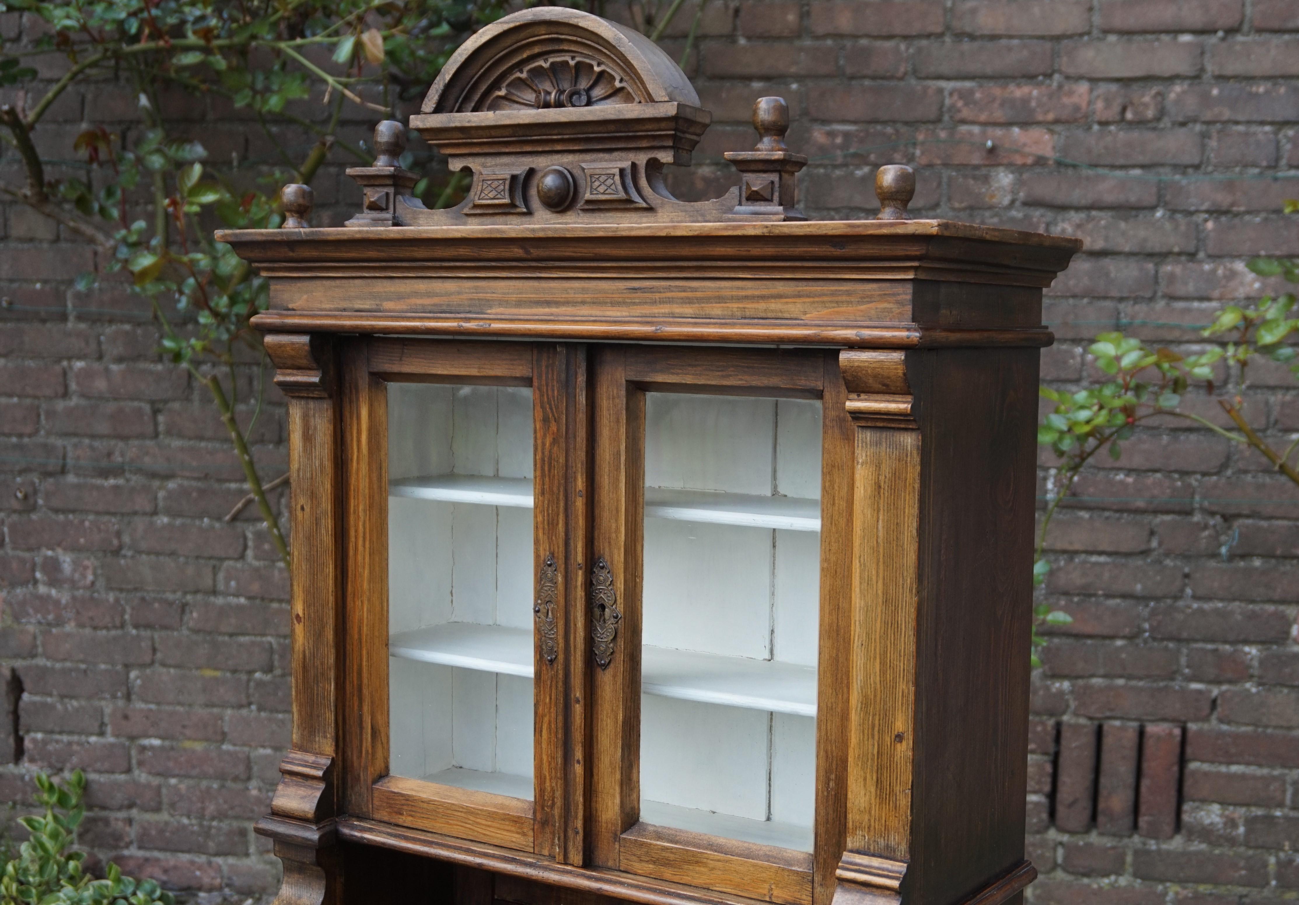 Européen The House of Antiques Miniature Country House Sideboard / Kitchen Cabinet Late 1800s fait à la main en vente