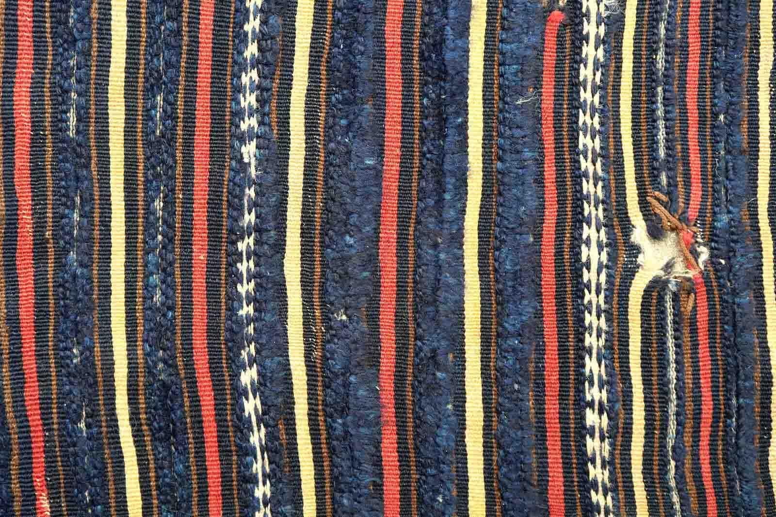 Handmade antique Berber handira from Morocco, Outat El Haj region.
This piece is from the end of 19th century in original condition, it has some holes and wears. The kilim is collectible and made in wool.

-condition: original, some age wear,