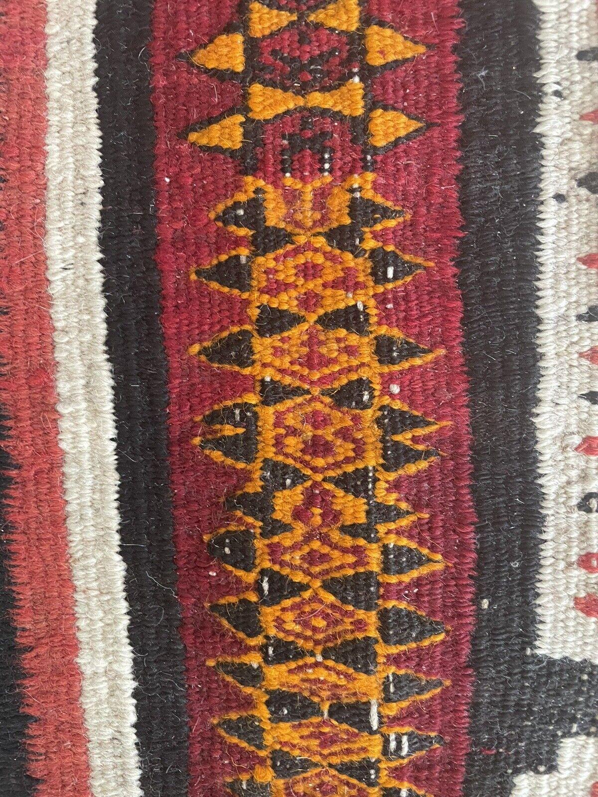 Handgefertigter antiker marokkanischer Berber-Kelim-Teppich 1,9' x 3.1', 1920er Jahre - 1N10 im Zustand „Gut“ im Angebot in Bordeaux, FR