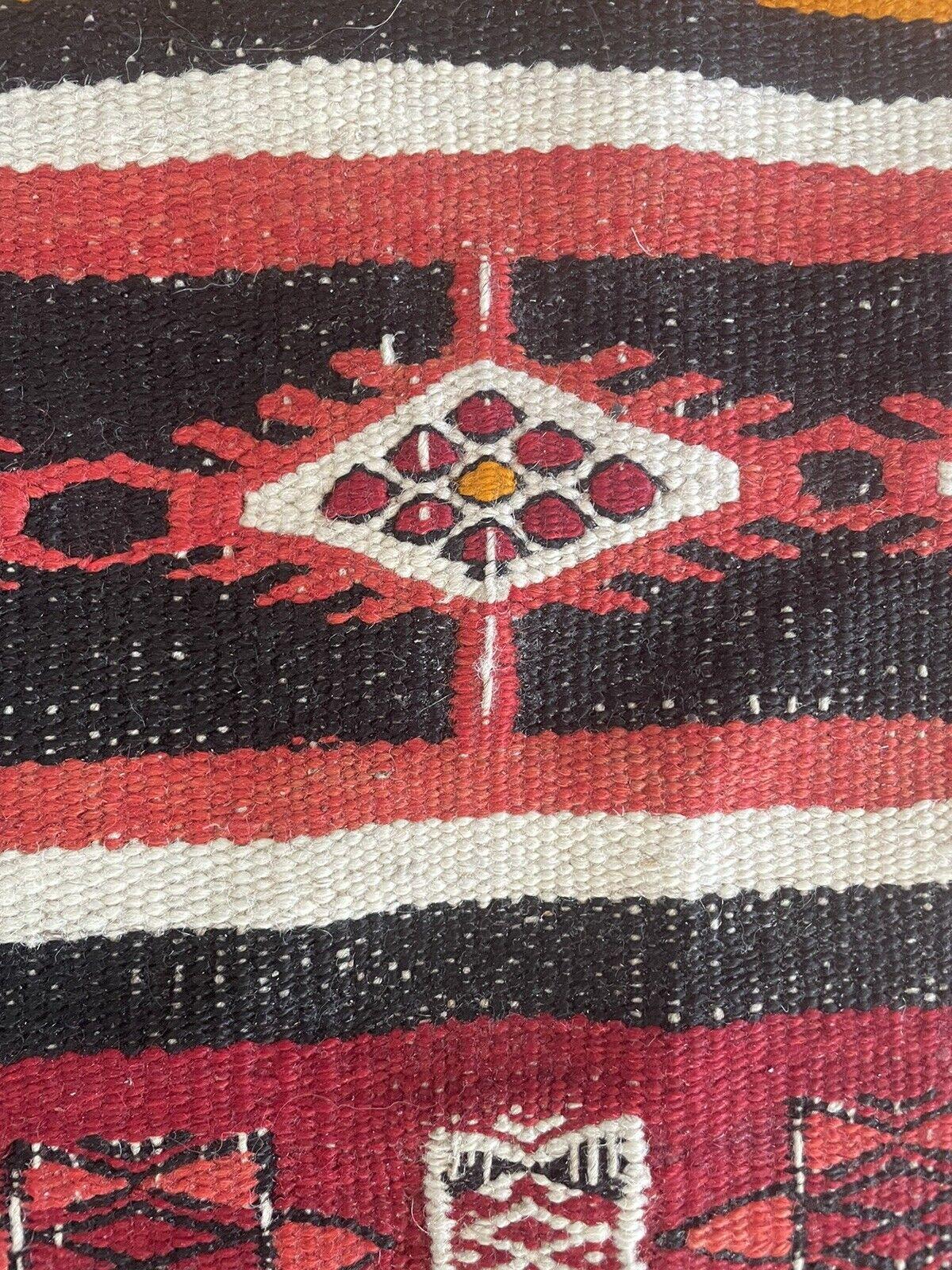 Laine Tapis Kilim berbère marocain ancien fait à la main 1.9' x 3.1', années 1920 - 1N10 en vente