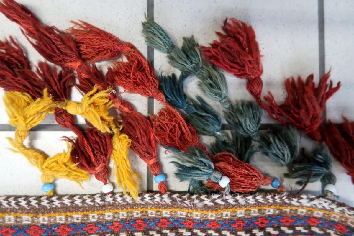 Tapis Kilim berbère marocain ancien fait à la main 3.7' x 5,1' 1930 - 1C1157 Bon état - En vente à Bordeaux, FR