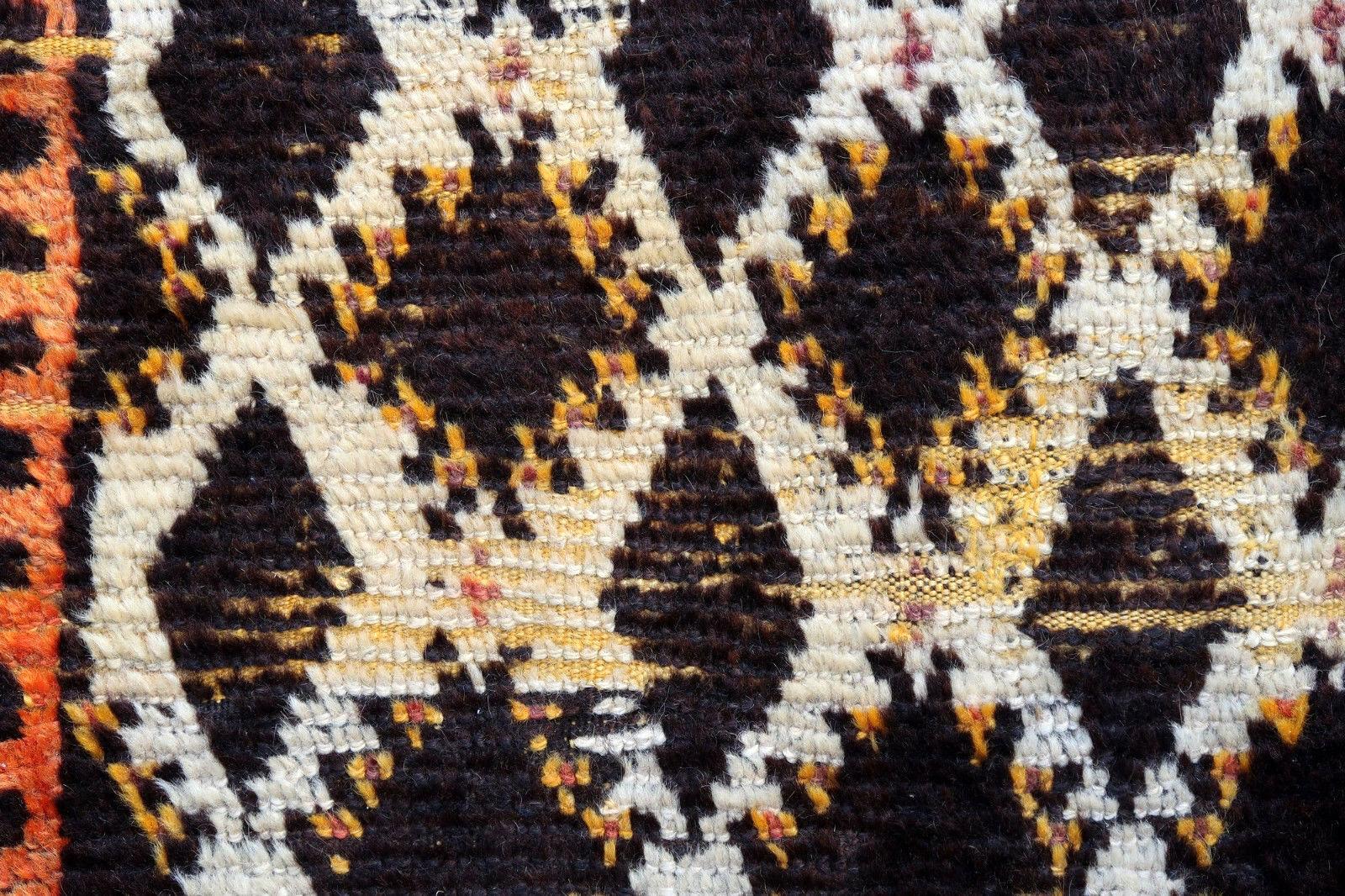 Handmade Antique Moroccan Berber Rug, 1900s, 1P58 In Fair Condition For Sale In Bordeaux, FR