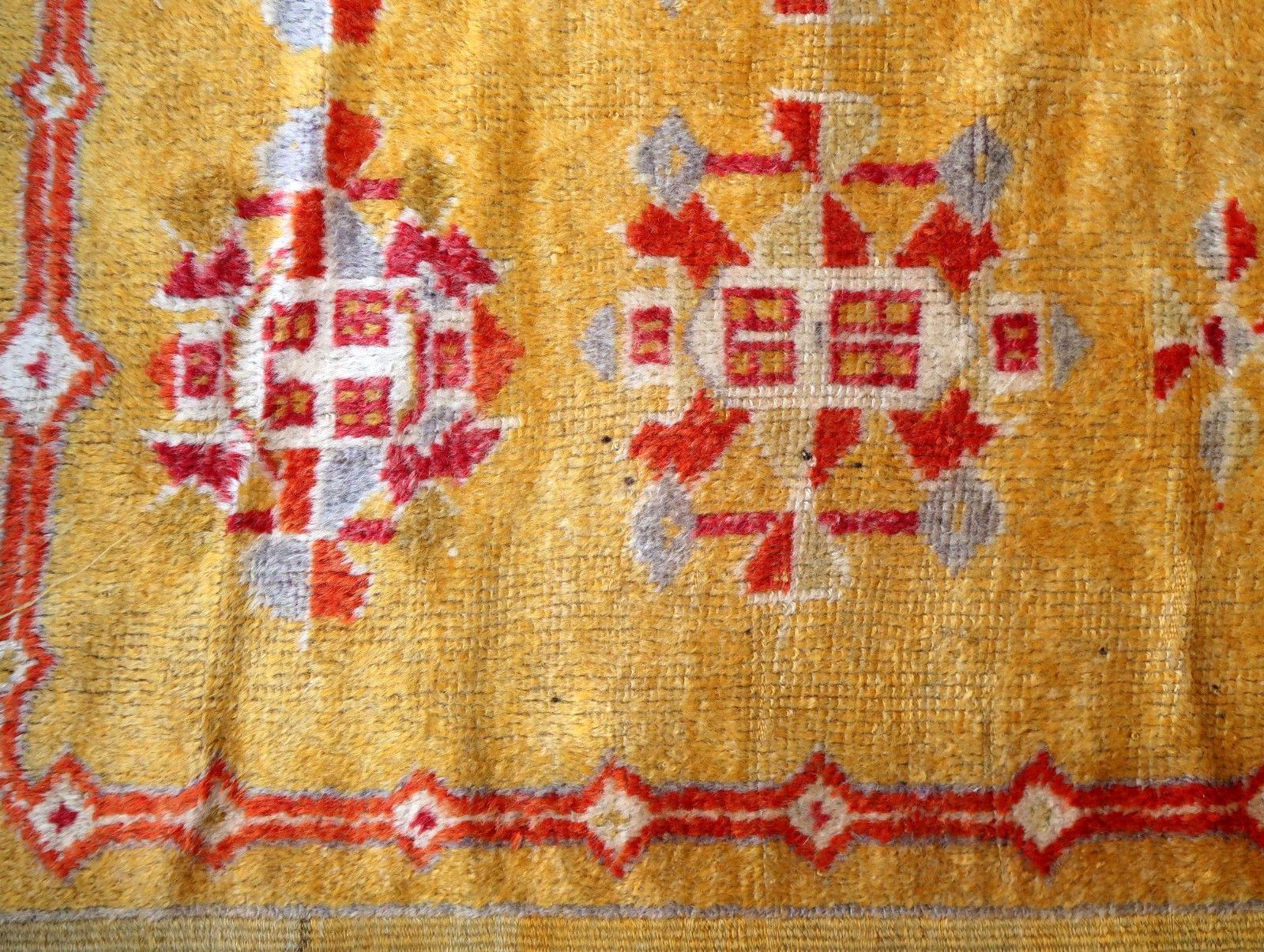 Handmade Antique Moroccan Berber Rug, 1920s, 1P50 In Good Condition For Sale In Bordeaux, FR